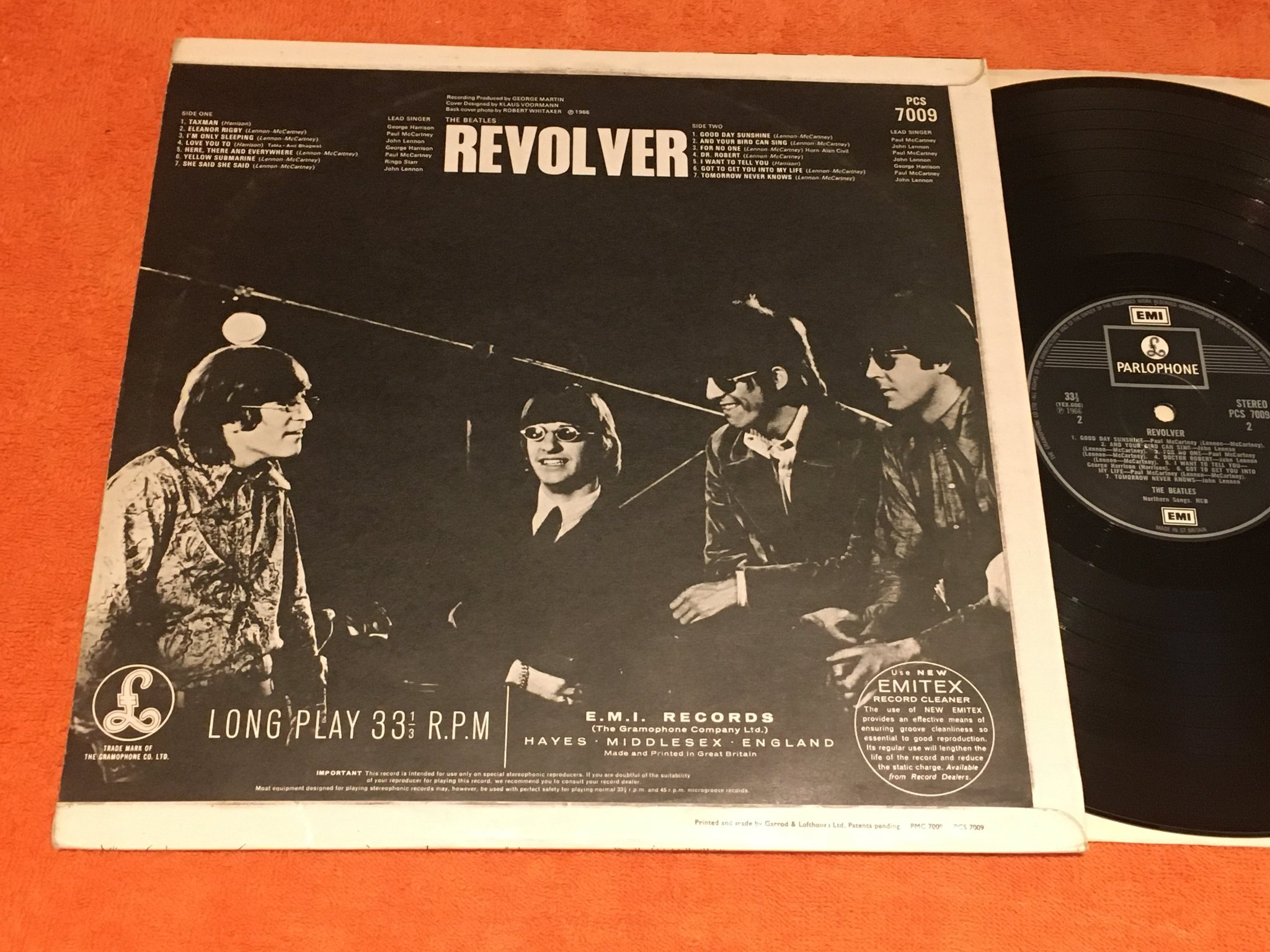 Omslagsbild för skivan THE BEATLES - revolver LP UK PARLOPHONE/EMI PCS 7009