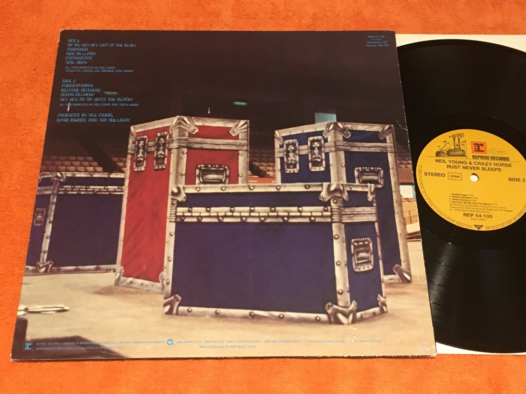 Omslagsbild för skivan NEIL YOUNG rust never sleeps LP  -79 REPRISE REP 54105