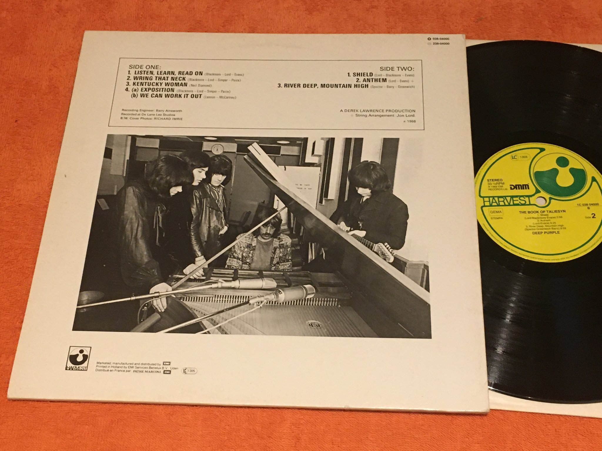 Omslagsbild för skivan DEEP PURPLE the book of taliesyn LP HARVEST 1C 038-04000