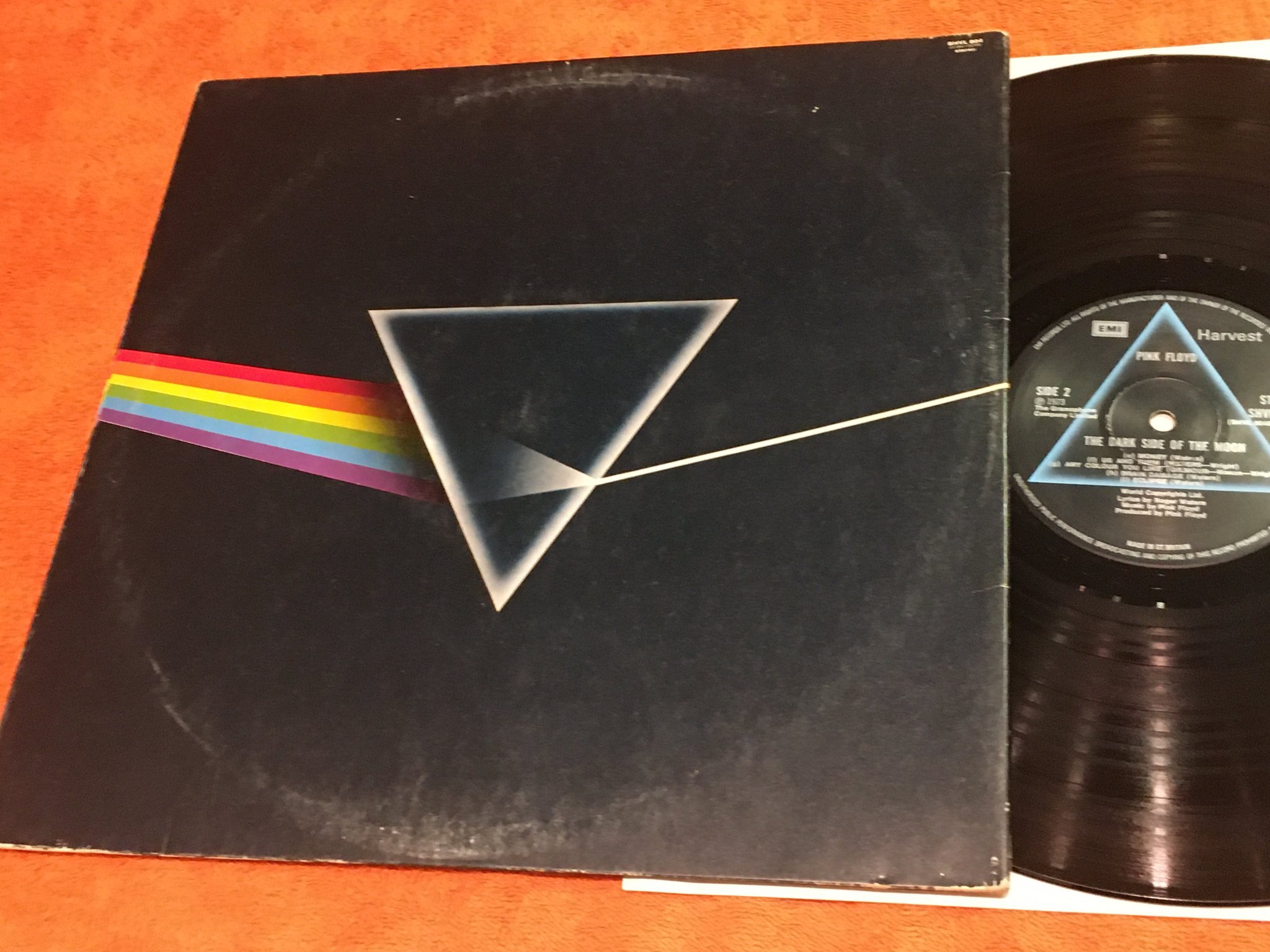 Omslagsbild för skivan PINK FLOYD The Dark Side Of The Moon LP UK HARVEST SHVL 804