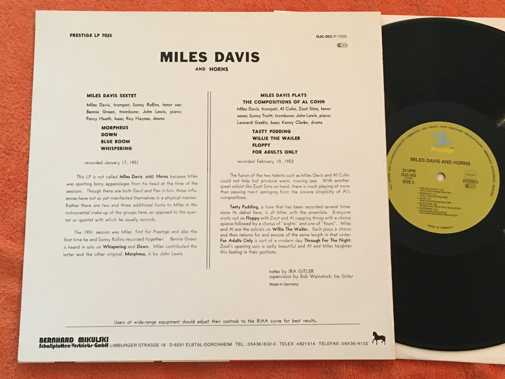 Omslagsbild för skivan MILES DAVIS and horns LP ORIGINAL JAZZ CLASSICS OJC 053