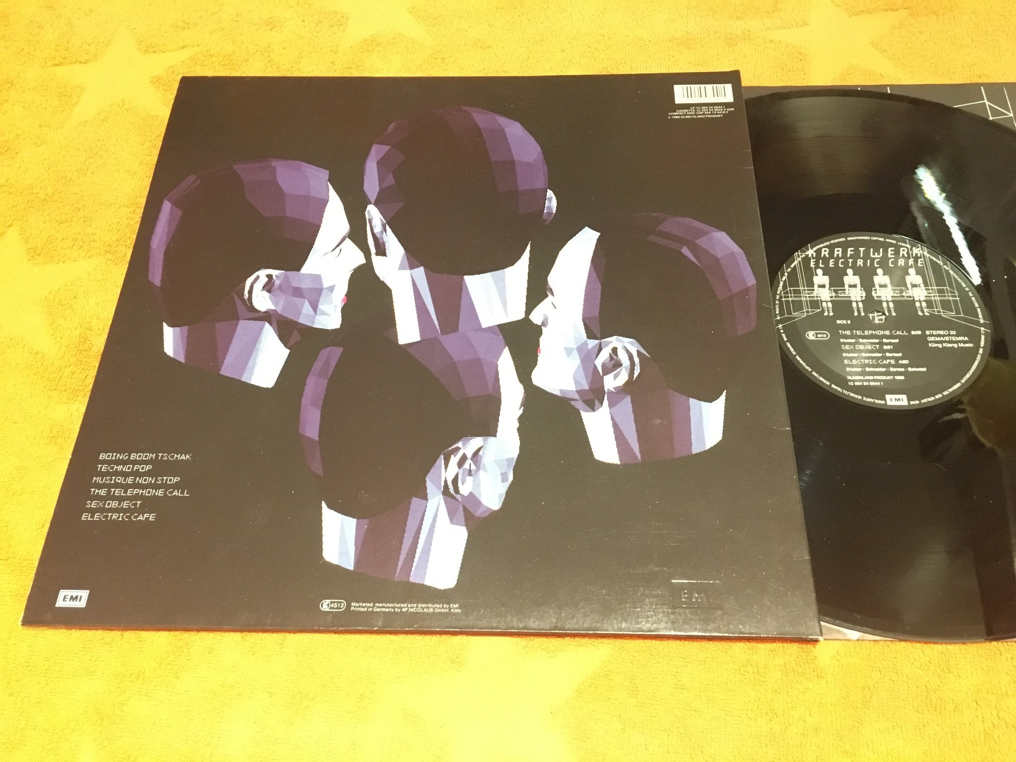 Omslagsbild för skivan KRAFTWERK Electric Cafe LP -86 EMI 064-24 0644 1