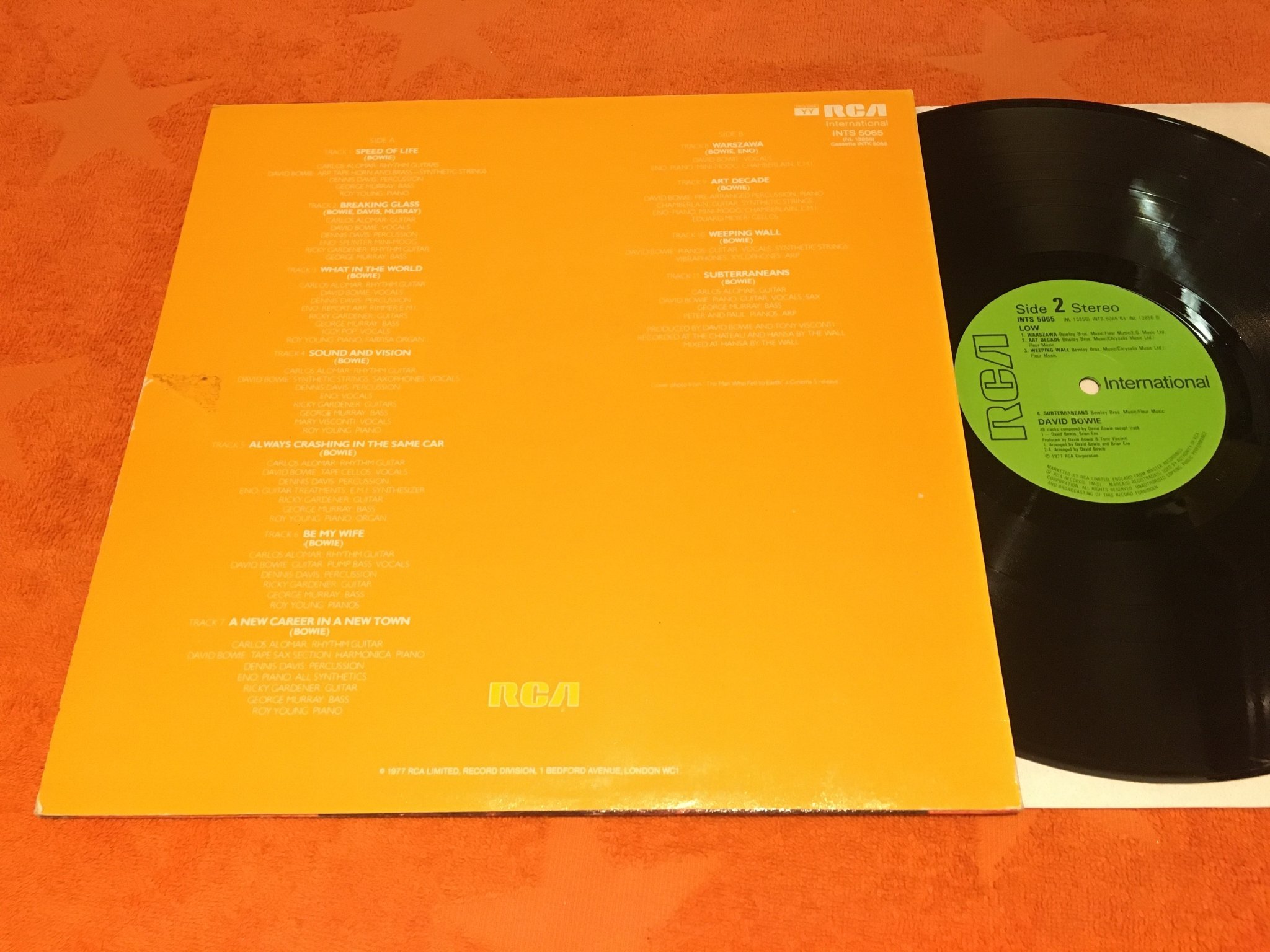 Omslagsbild för skivan DAVID BOWIE low  LP  -80 UK  RCA INTS 5065