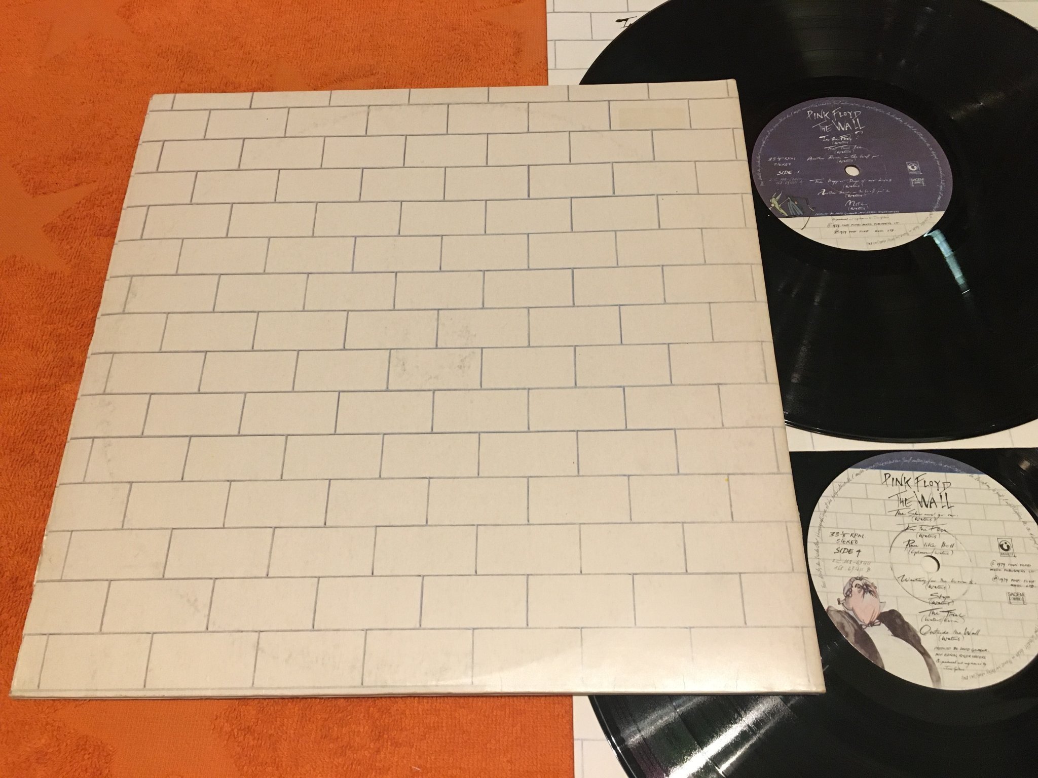 Omslagsbild för skivan PINK FLOYD the wall 2xLP Fra HARVEST 2C168-63410/11