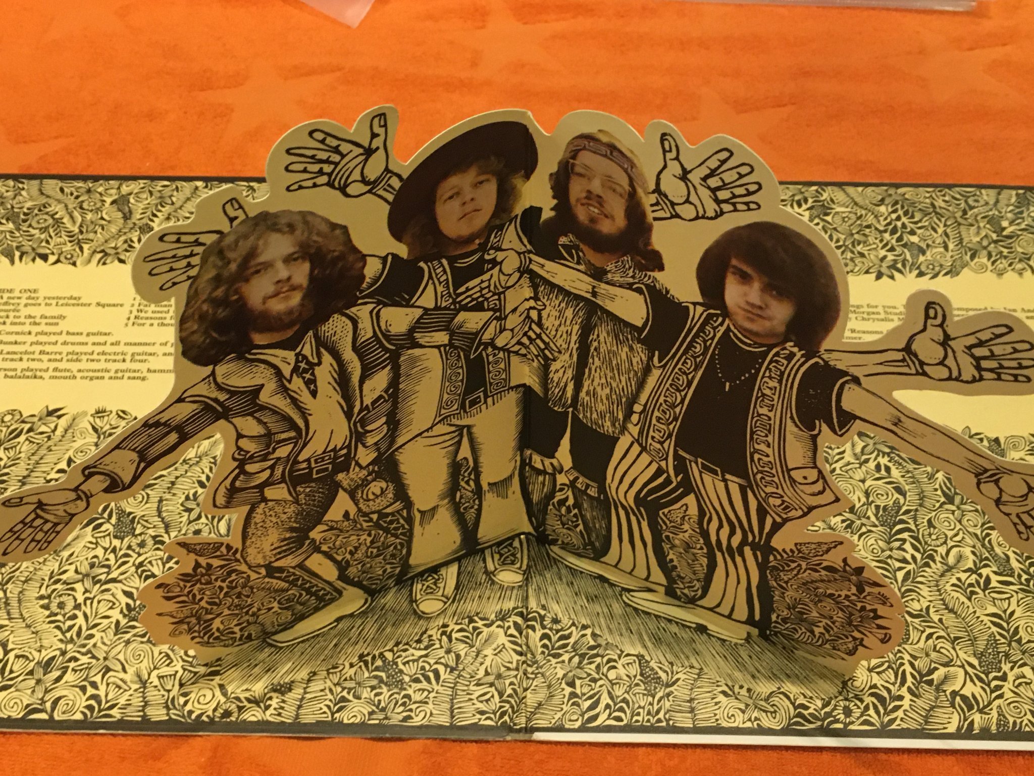 Omslagsbild för skivan JETHRO TULL Stand Up LP -69 2nd UK SONET SLP-3007