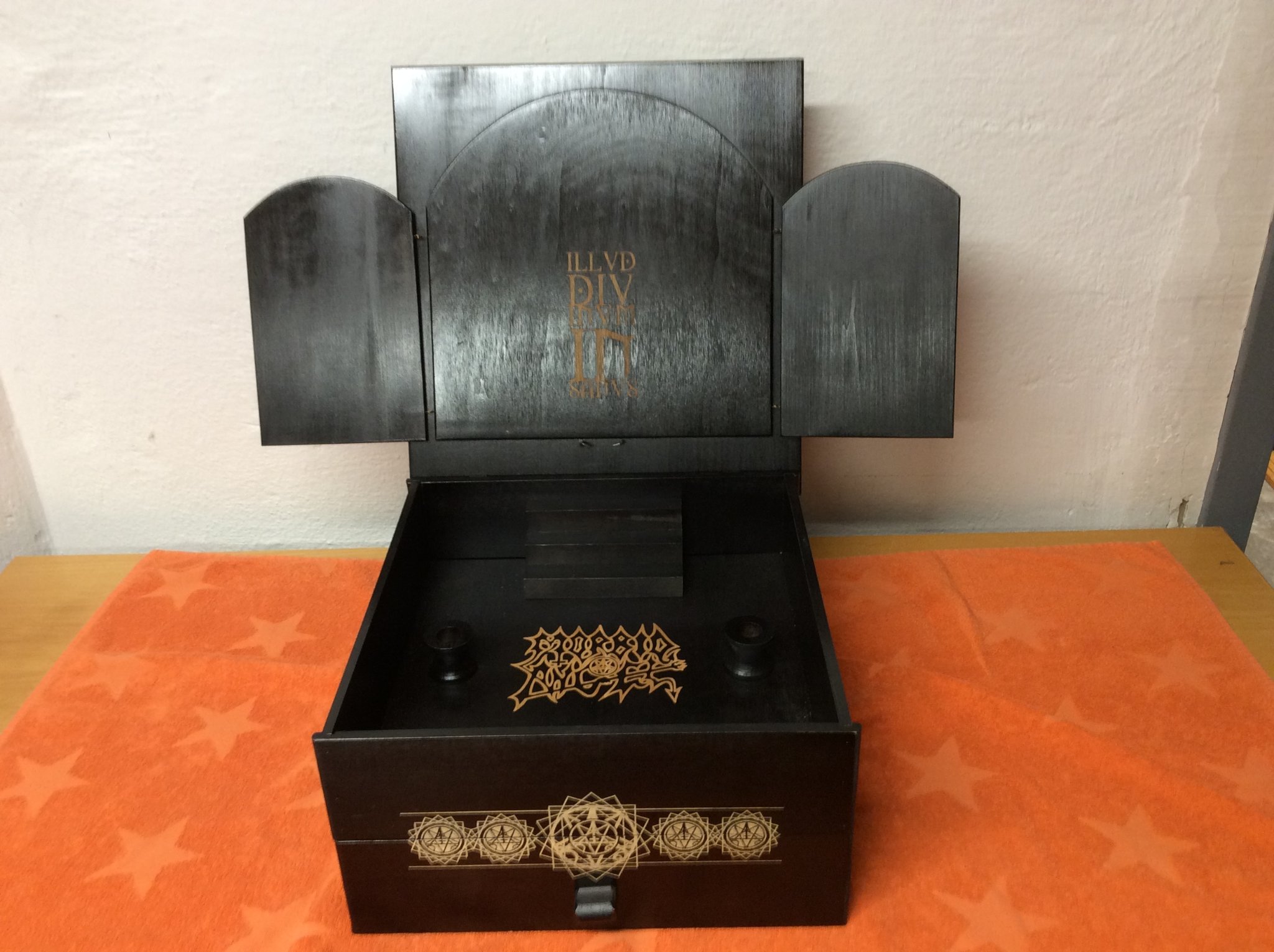 Omslagsbild för skivan MORBID ANGEL Illud Divinum Insanus BOX SET 2011 SEASON OF MIST SOM222B rare