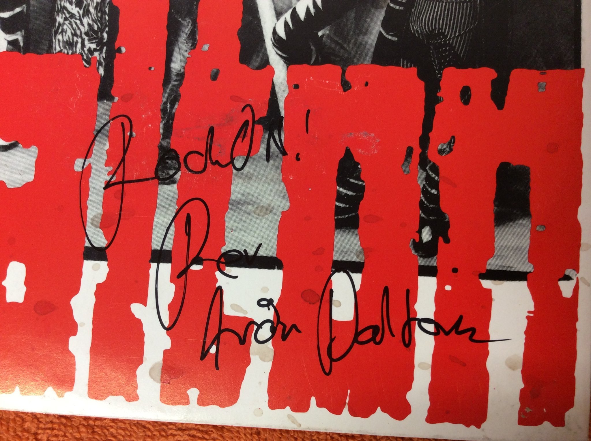 Omslagsbild för skivan DALTON love injection 7”single SIGNERAD AV HELA BANDET