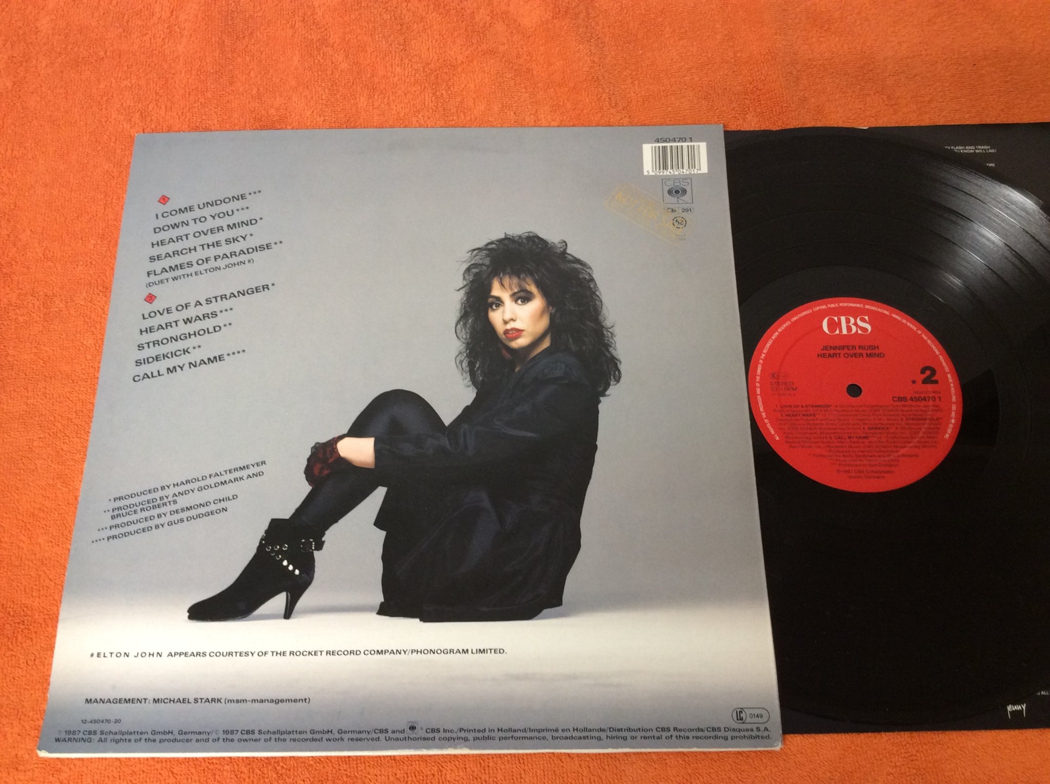 Omslagsbild för skivan JENNIFER RUSH heart over mind LP signerad SNYGG!