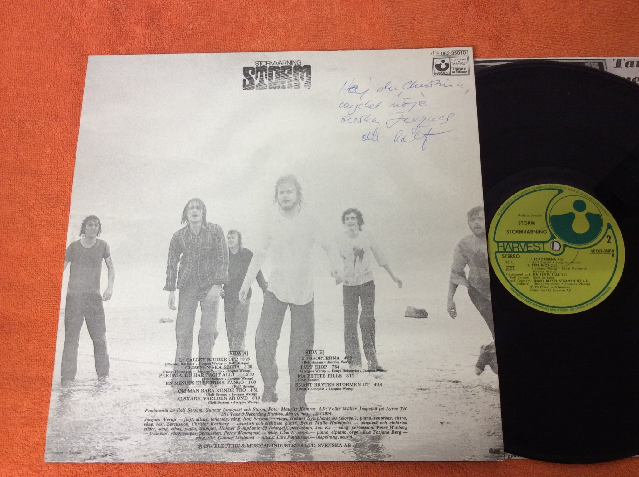 Omslagsbild för skivan STORM strormvarning LP signerad av Jacques & Rolf i bandet