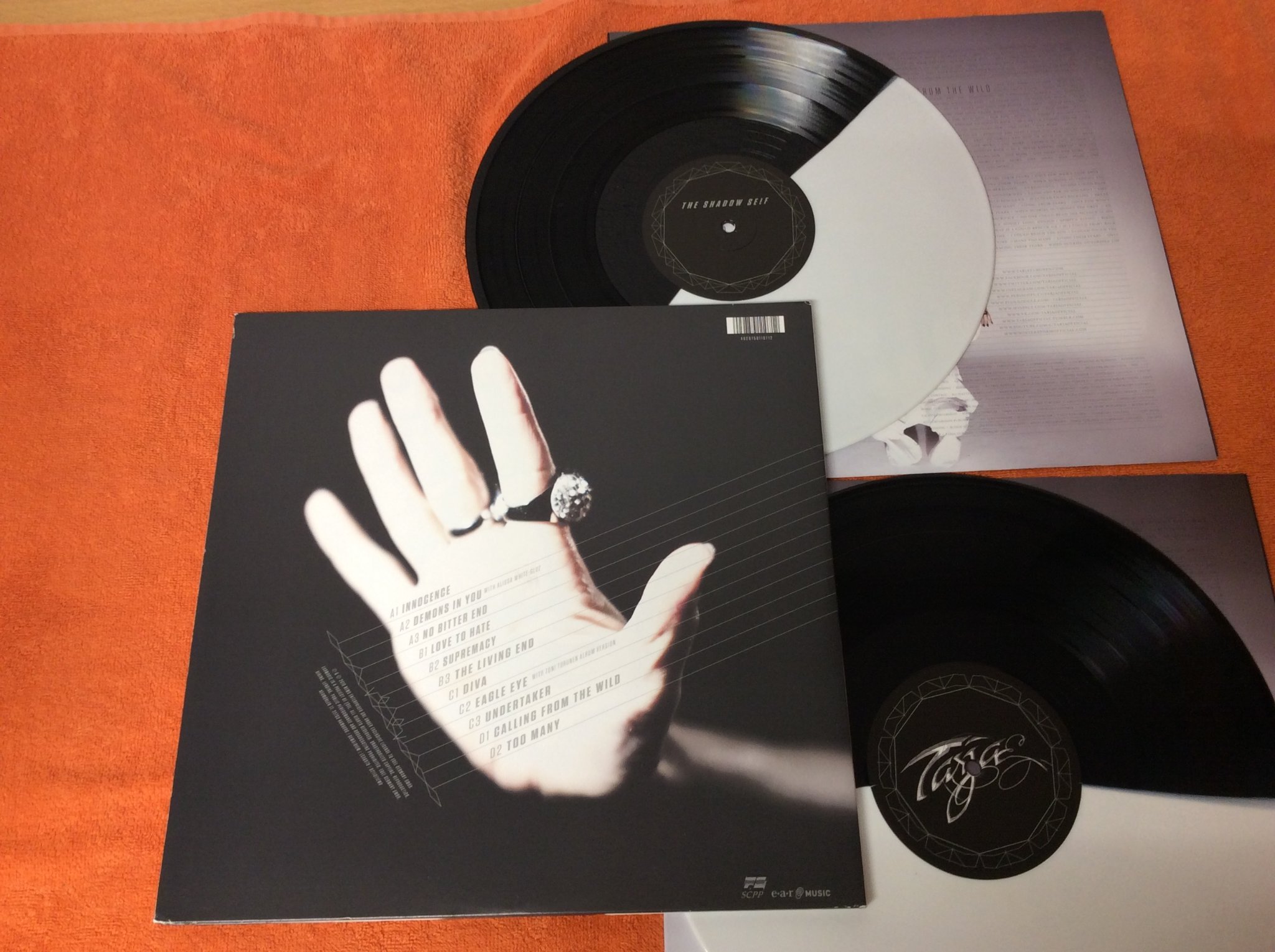 Omslagsbild för skivan TARJA the shadow self 2xLP black/white vinyl SIGNED 