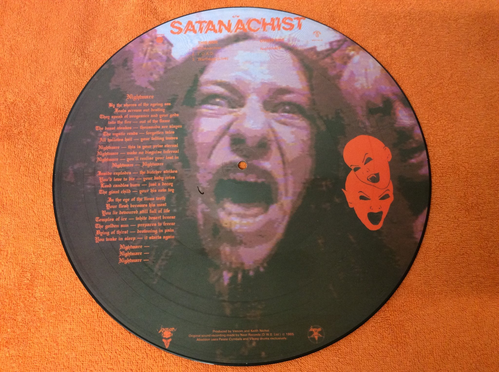 Omslagsbild för skivan VENOM nightmare 12” SIGNED PICTURE DISC yeah!!