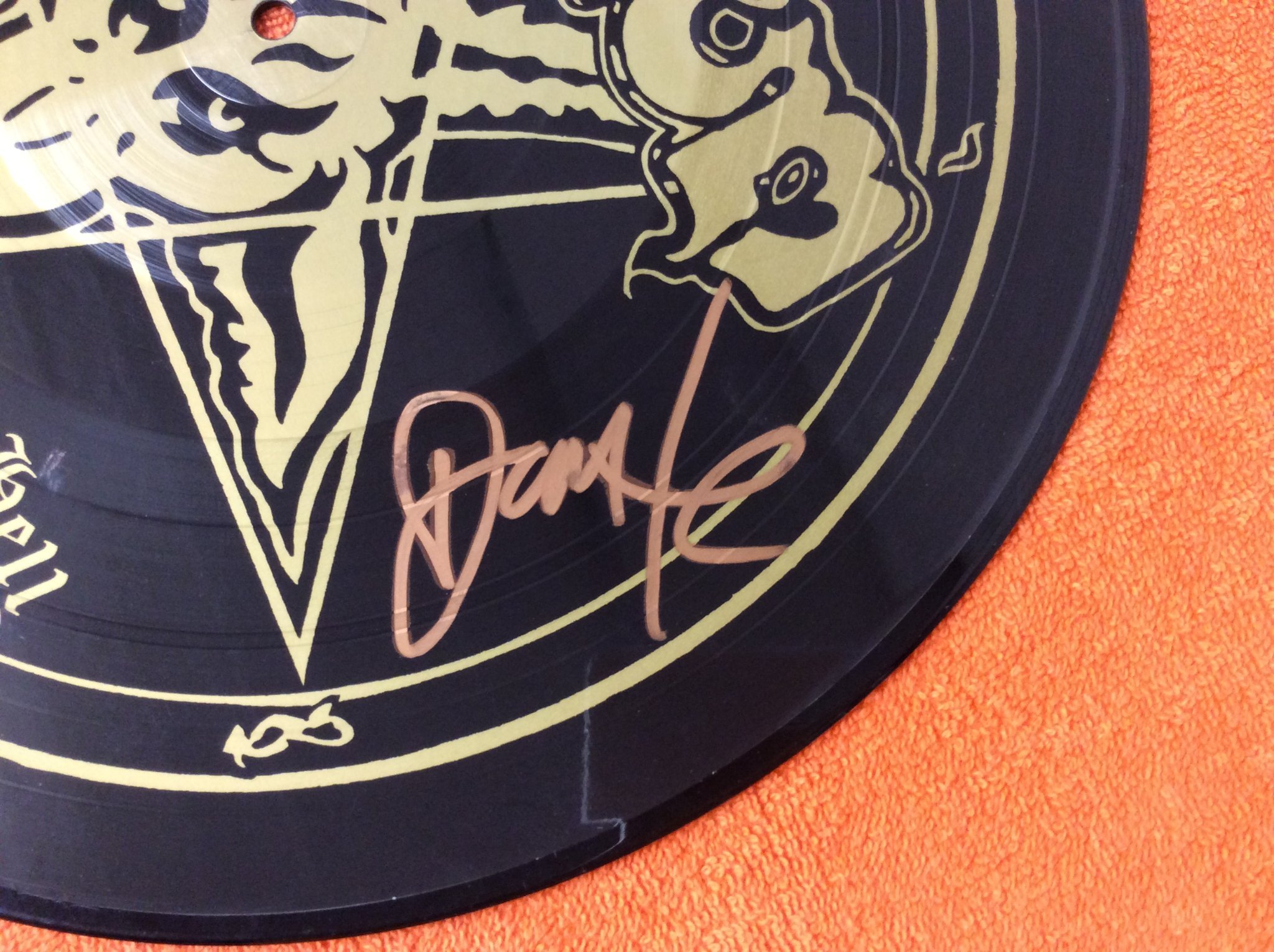 Omslagsbild för skivan VENOM welcome to hell 12” BOBV494PD signerad  WOW!!!!