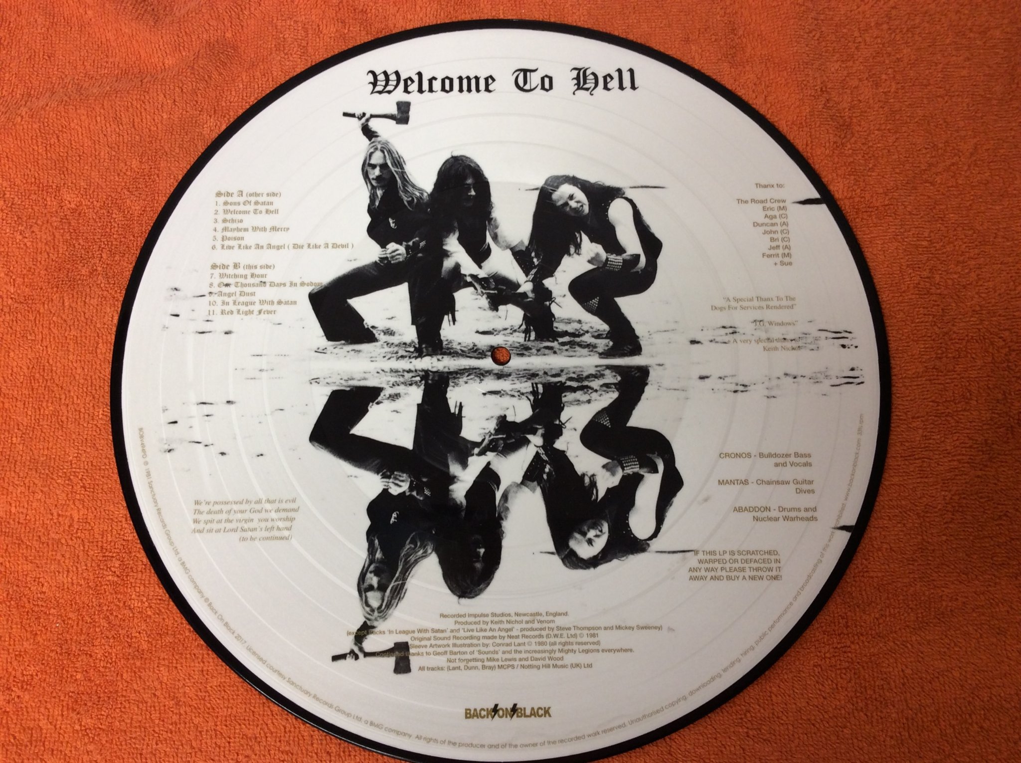 Omslagsbild för skivan VENOM welcome to hell 12” BOBV494PD signerad  WOW!!!!