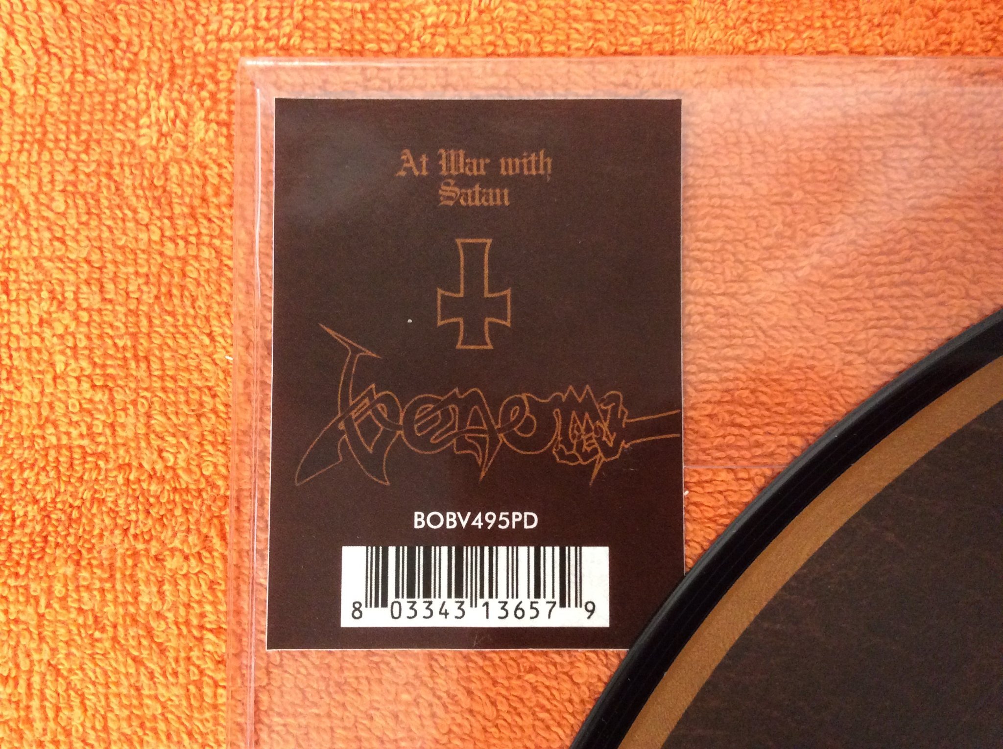 Omslagsbild för skivan VENOM at war with Satan 12” BOBV495PD signerad HELL !!!