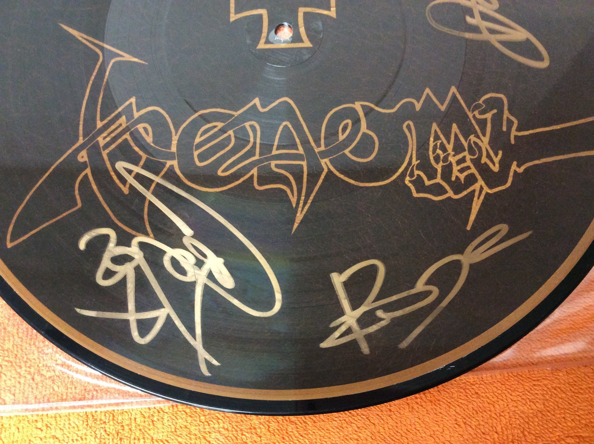 Omslagsbild för skivan VENOM at war with Satan 12” BOBV495PD signerad HELL !!!