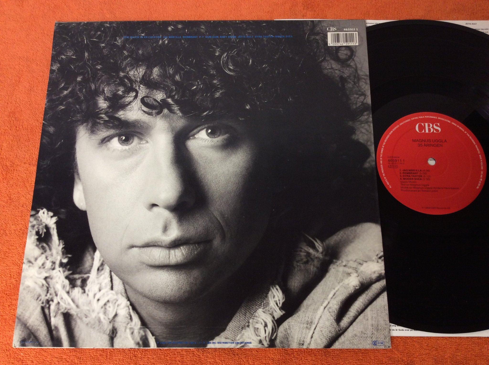 Omslagsbild för skivan MAGNUS UGGLA 35 år LP SIGNERAD kul dedikation till tomten :)