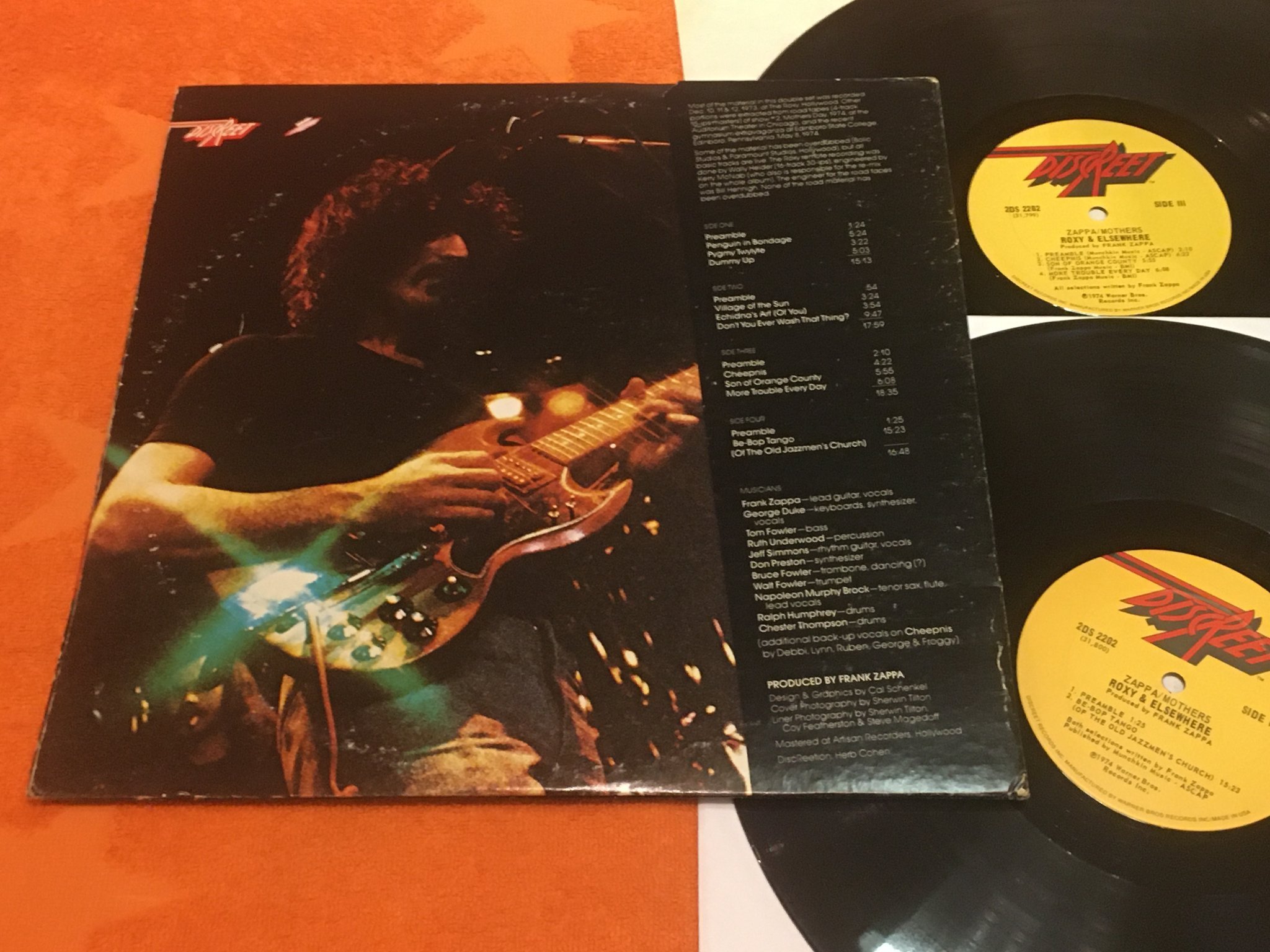 Omslagsbild för skivan ZAPPA & THE MOTHERS Roxy and elsewhere LP -74 US DISCREET 2DS 2202