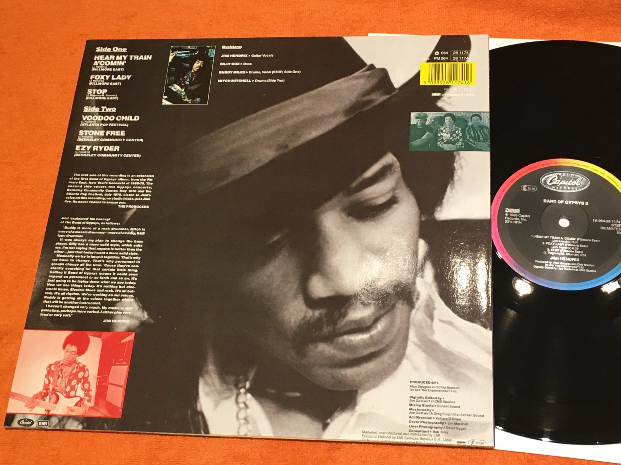 Omslagsbild för skivan JIMI HENDRIX band of gypsys 2 LP -86 CAPITOL 064-2611741