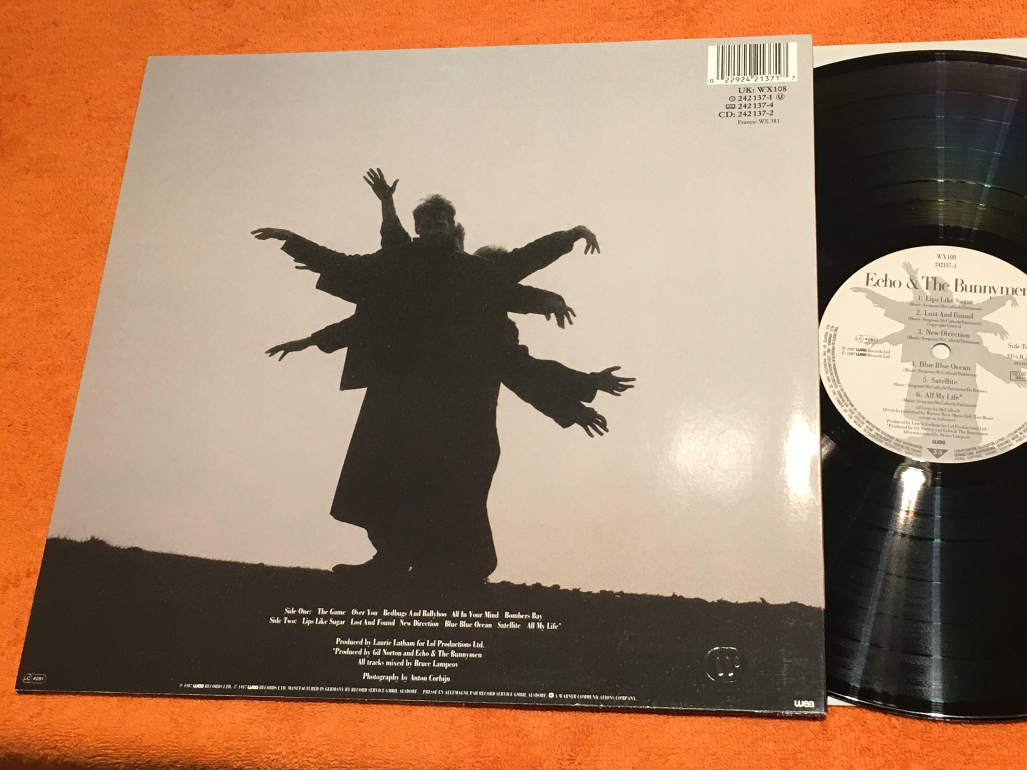 Omslagsbild för skivan ECHO & THE BUNNYMEN s/t LP -87 WEA 242137-1 