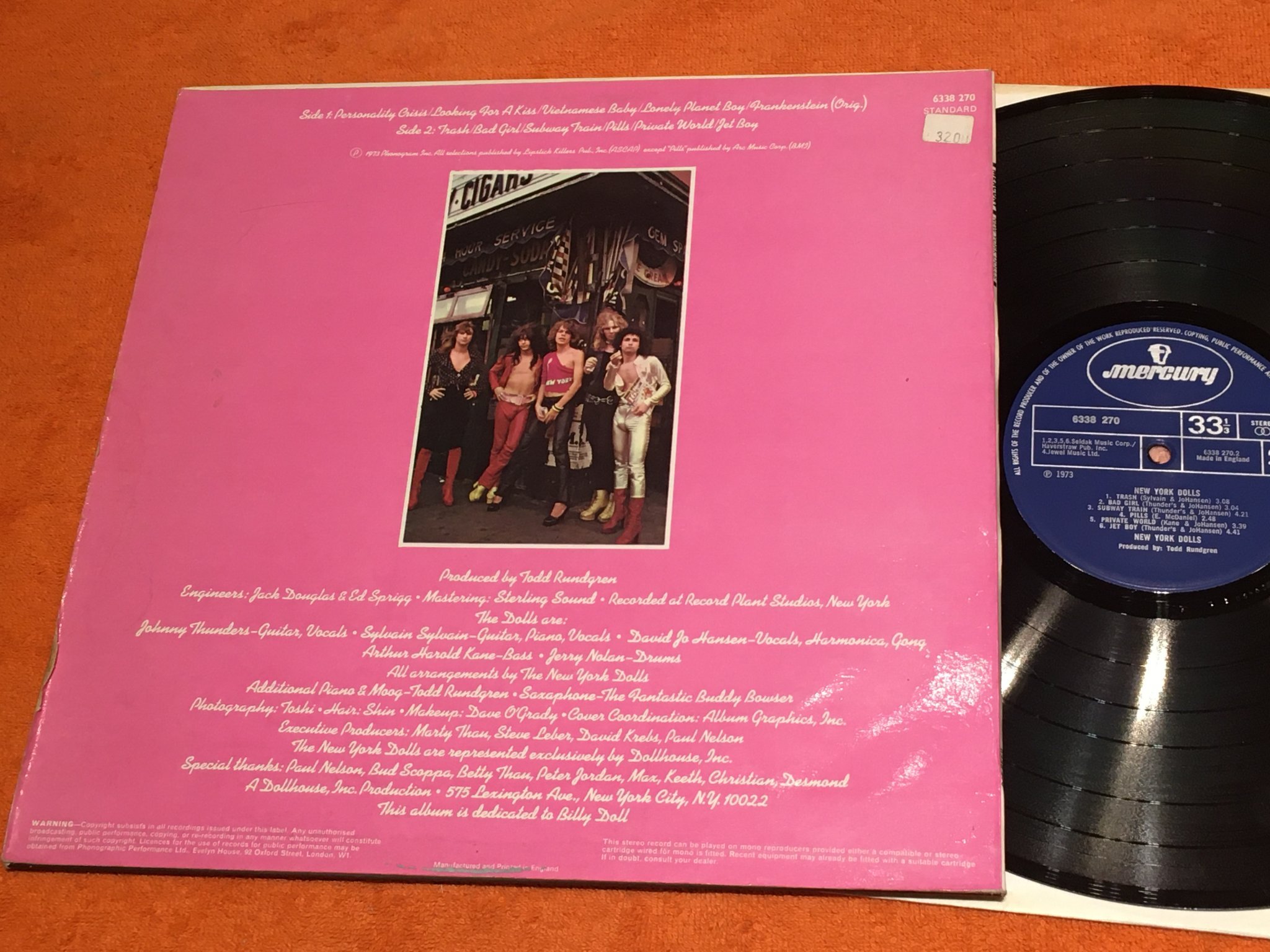 Omslagsbild för skivan NEW YORK DOLLS s/t LP -73 UK MERCURY 6338 270
