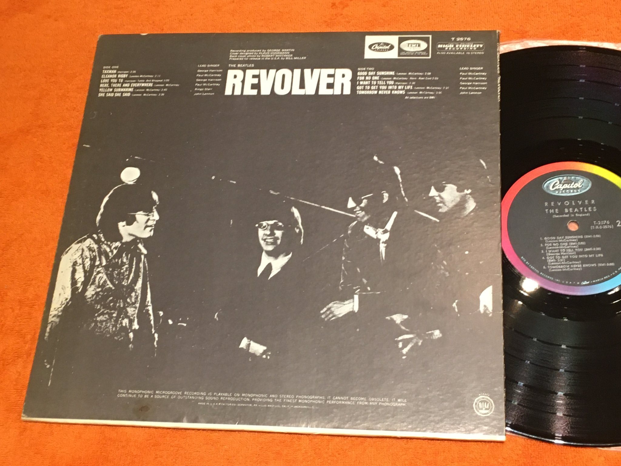 Omslagsbild för skivan THE BEATLES revolver LP CAPITOL T 2576