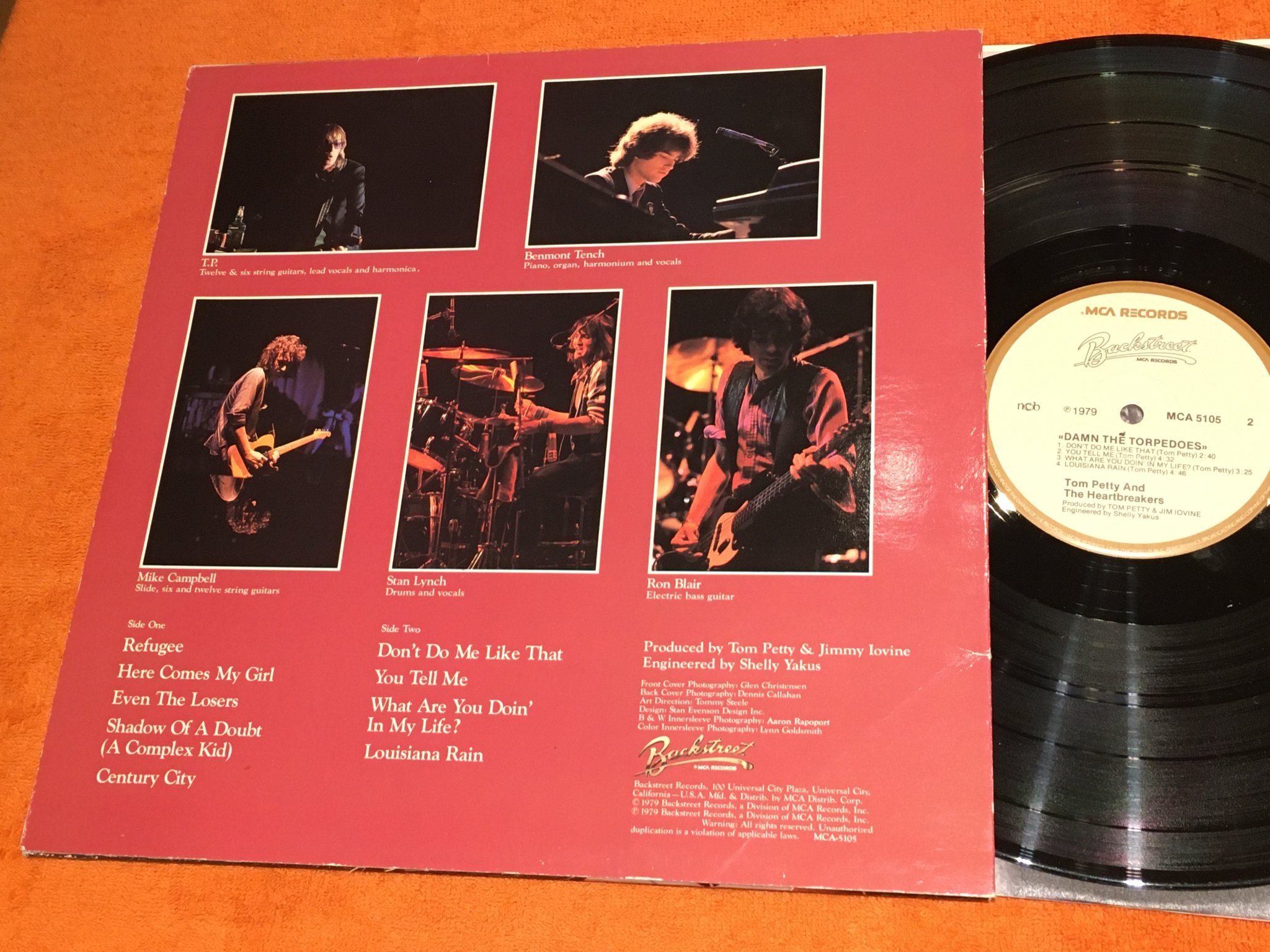 Omslagsbild för skivan TOM PETTY & THE HEARTBREAKERS damn the torpedoes LP -79  MCA 5105