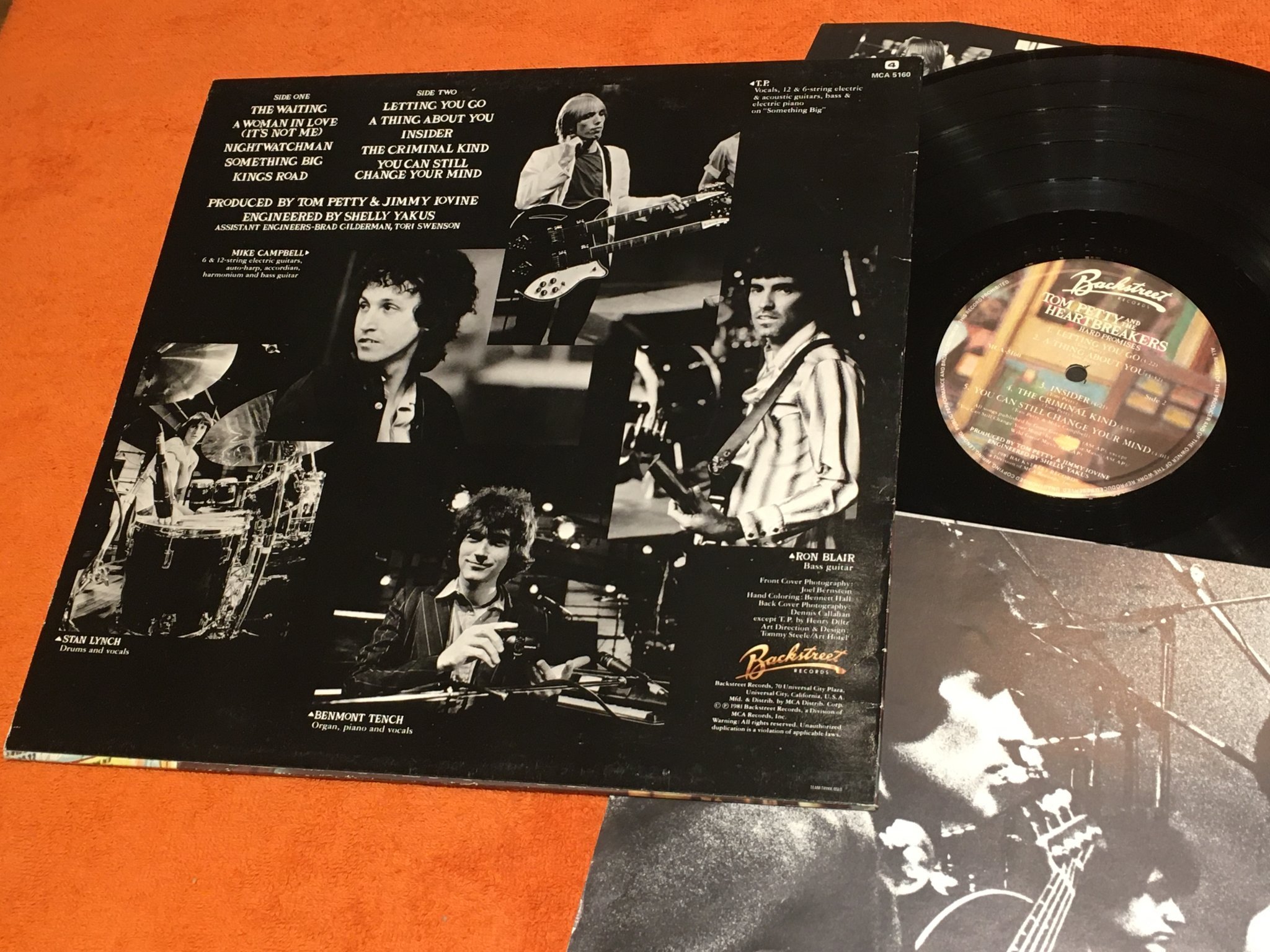 Omslagsbild för skivan TOM PETTY & THE HEARTBREAKERS hard promises LP -81 MCA 5160