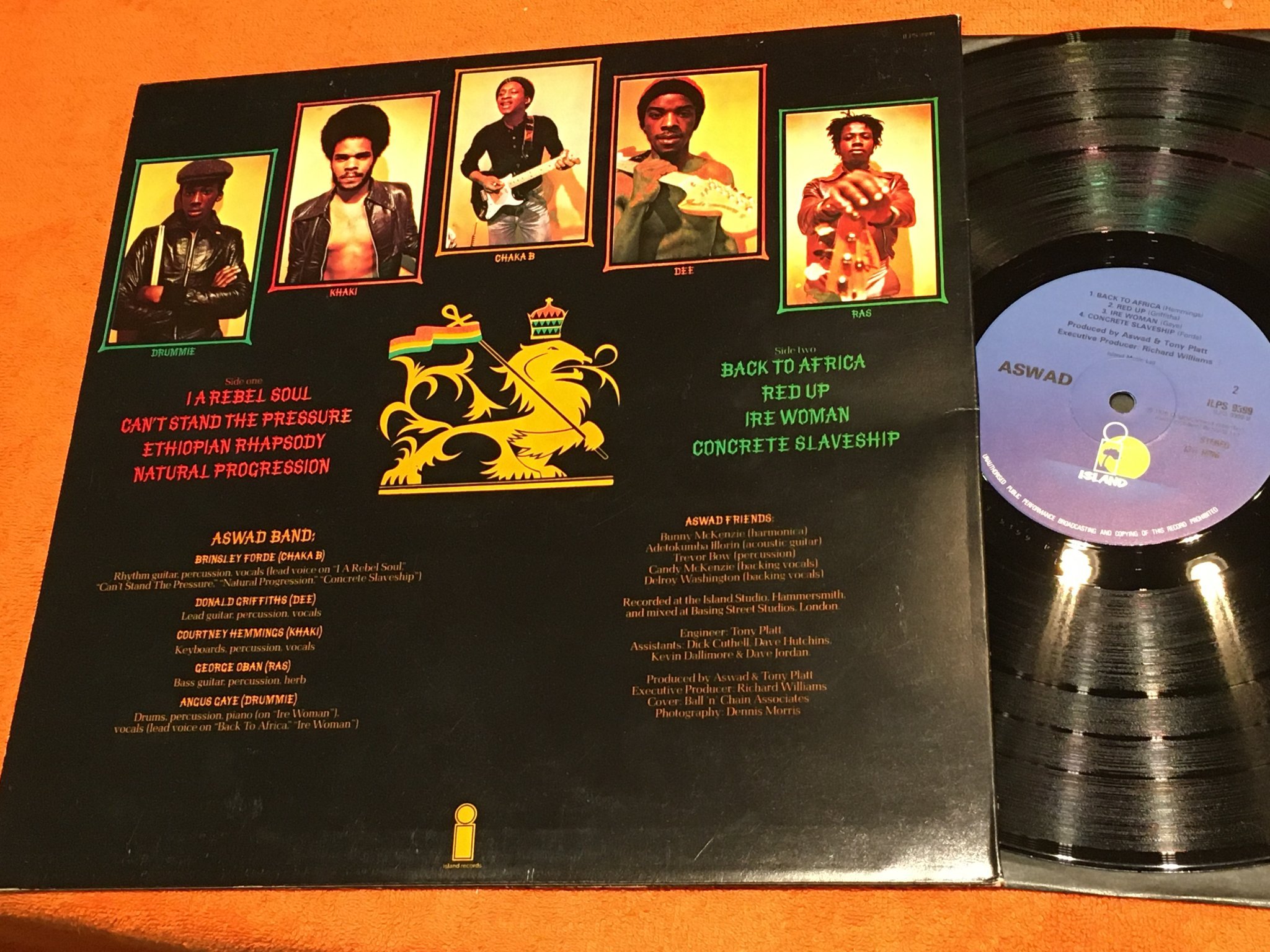 Omslagsbild för skivan ASWAD s/t LP -76 UK ISLAND ILPS 9399