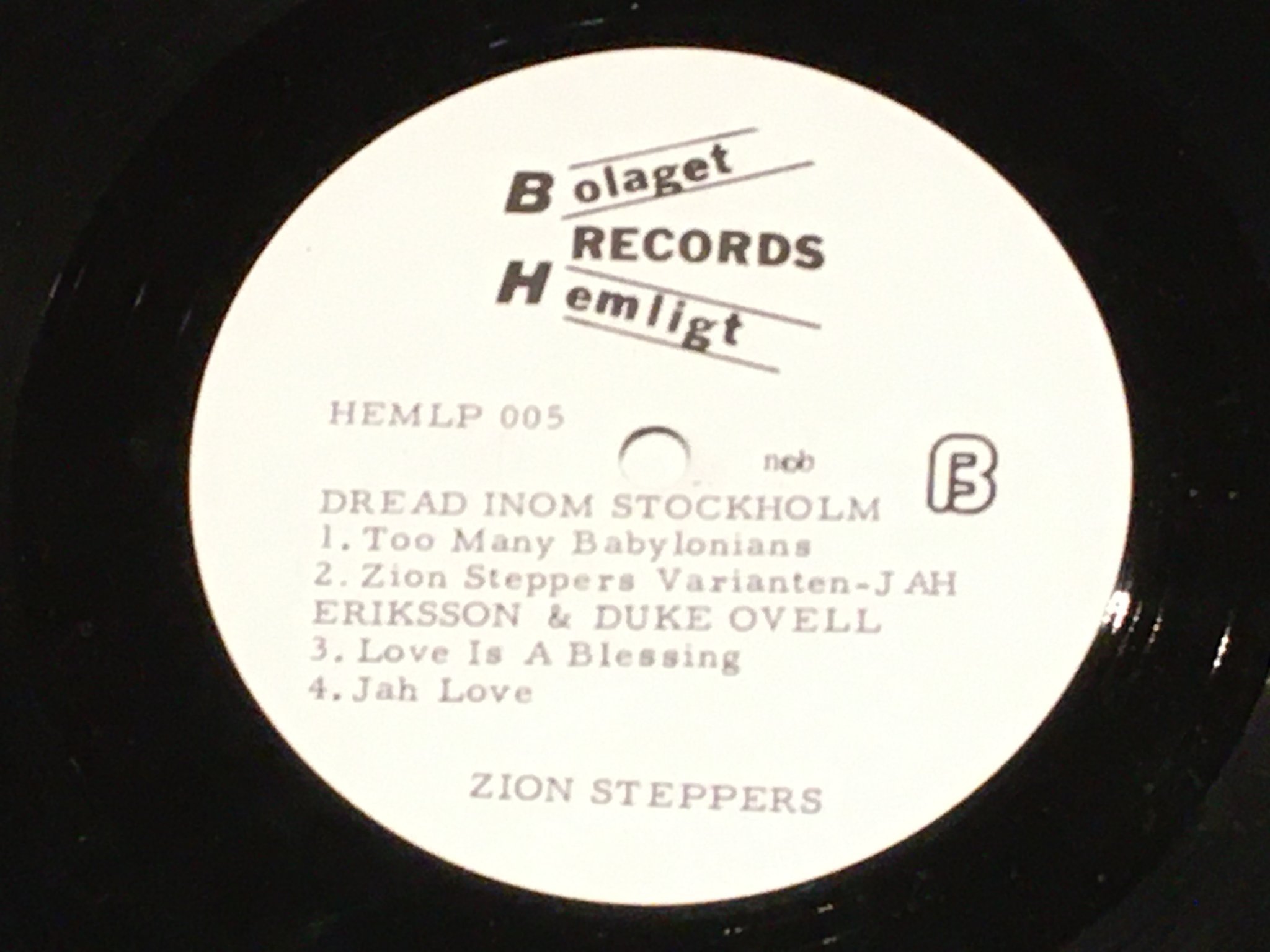 Omslagsbild för skivan ZION STEPPERS dread inom Stockholm LP -81 Swe BOLAGET HEMLIGT HEM 005