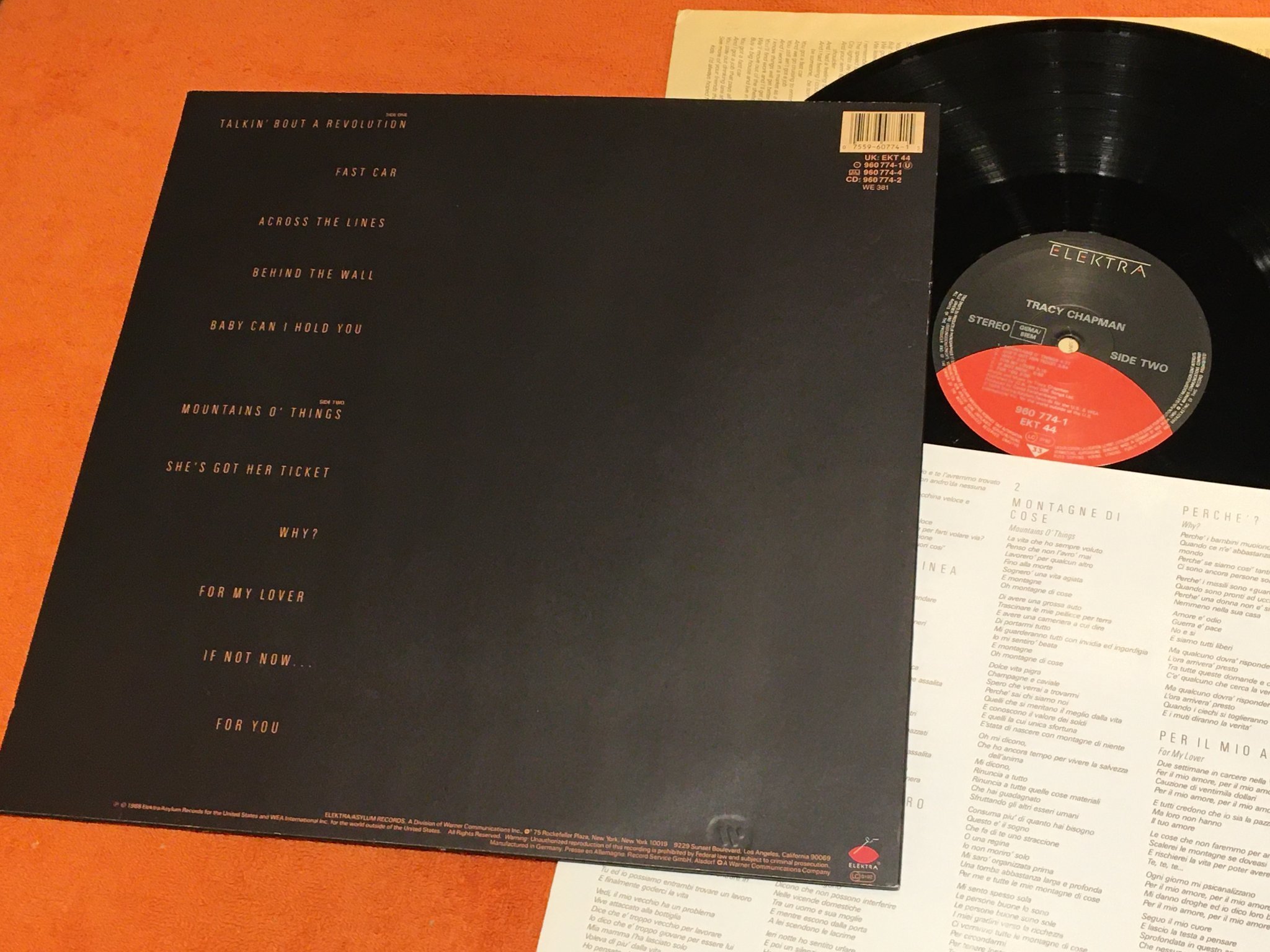 Omslagsbild för skivan TRACY CHAPMAN s/t LP -88 ELEKTRA 960 774-1 "fast car"