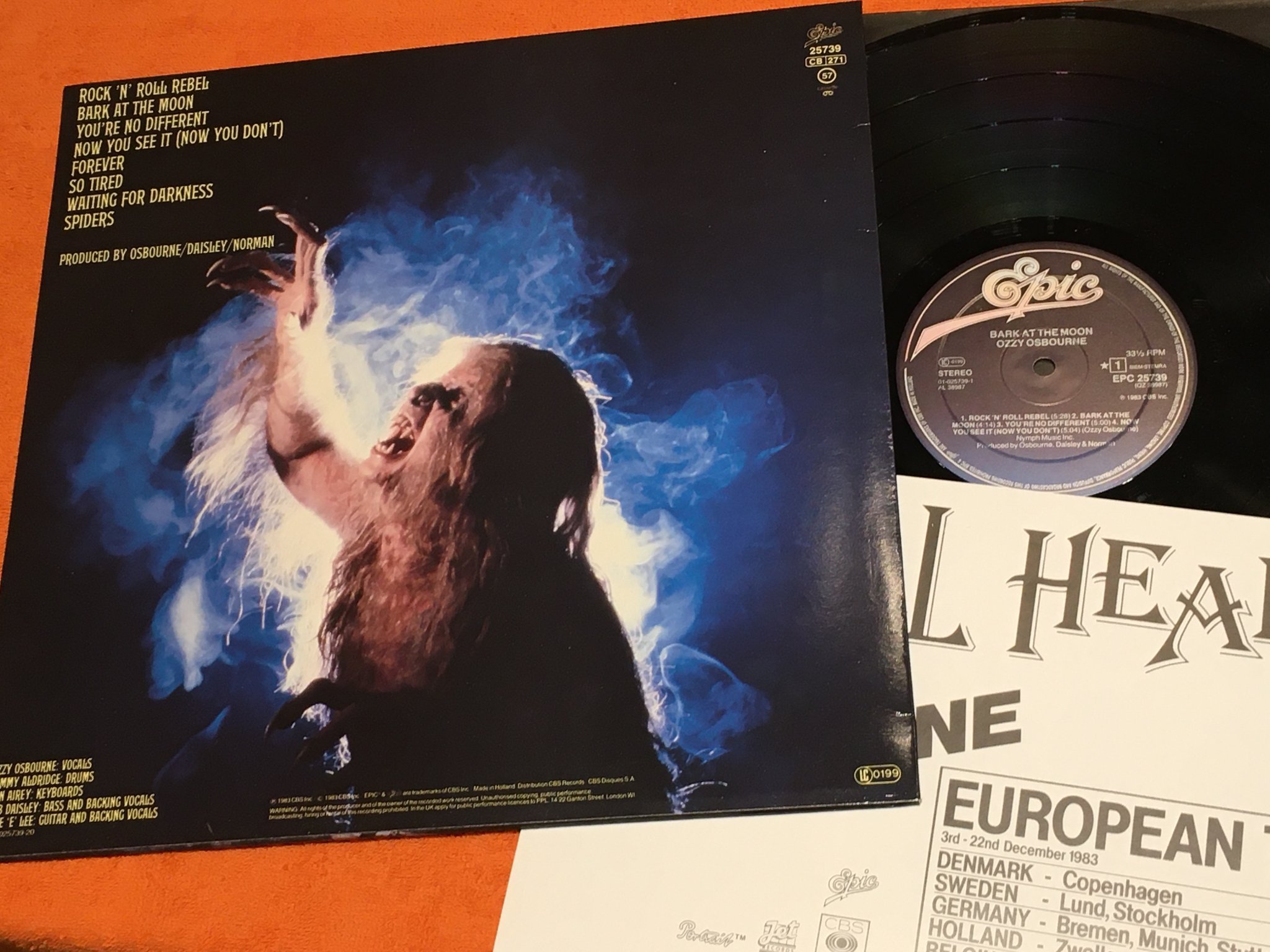 Omslagsbild för skivan OZZY OSBOURNE bark at the moon LP -83 EPIC EPC 25739