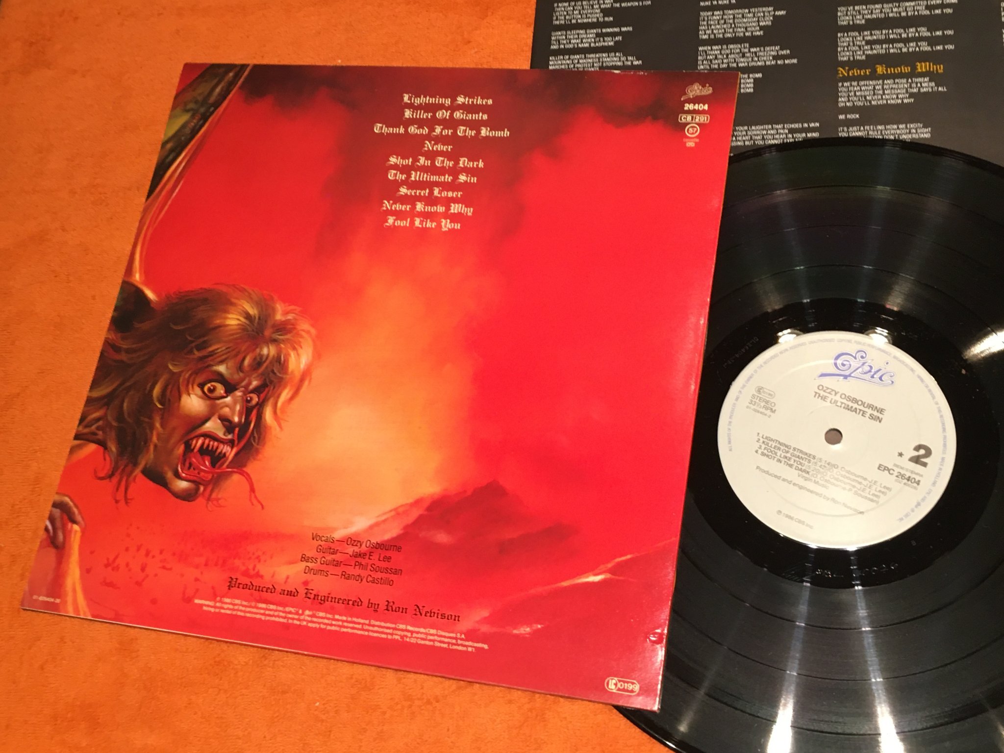 Omslagsbild för skivan OZZY OSBOURNE the ultimate sin LP -86 EPIC EPC 26404