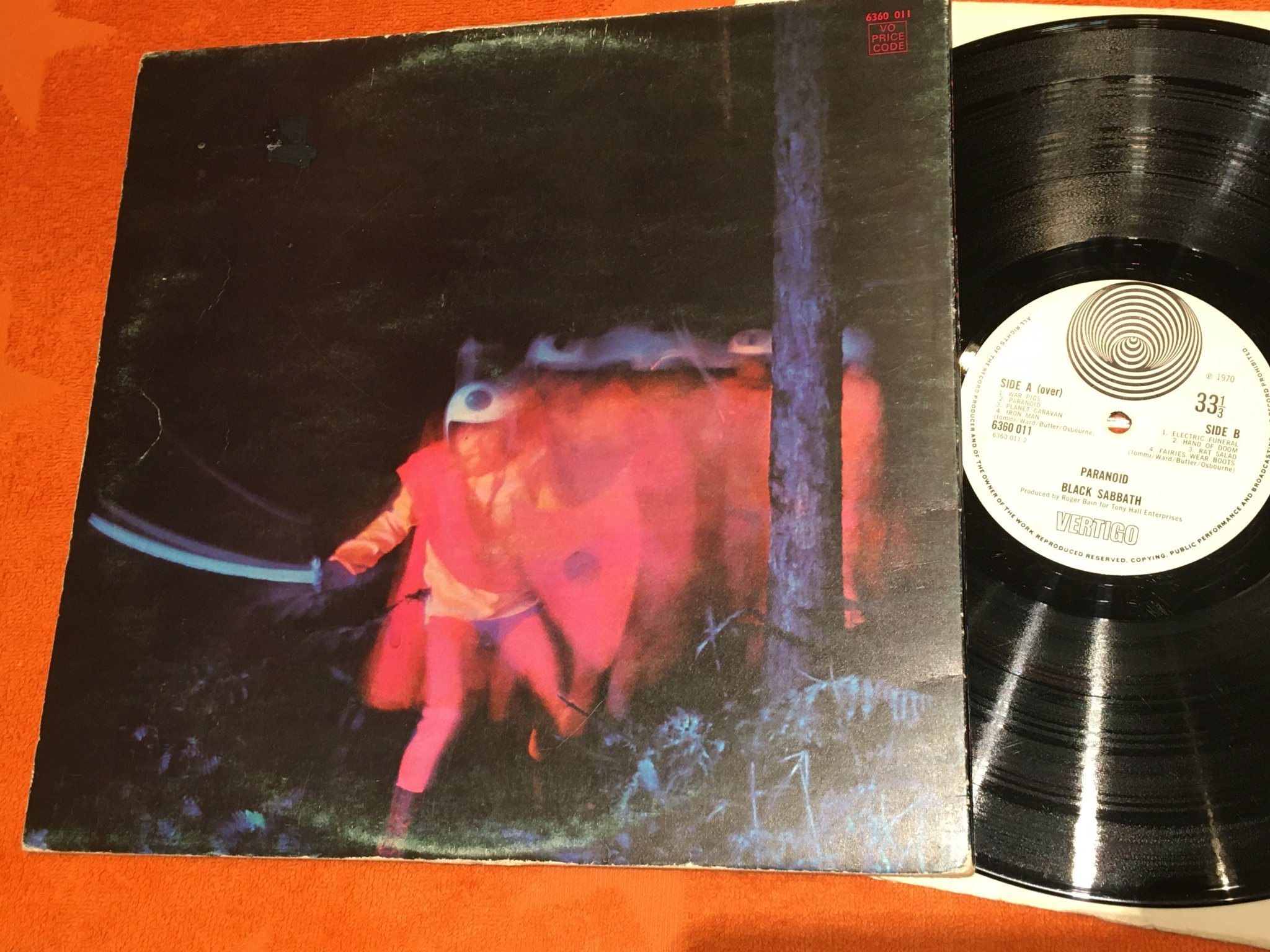 Omslagsbild för skivan BLACK SABBATH paranoid LP UK large swirl VERTIGO 6360 011