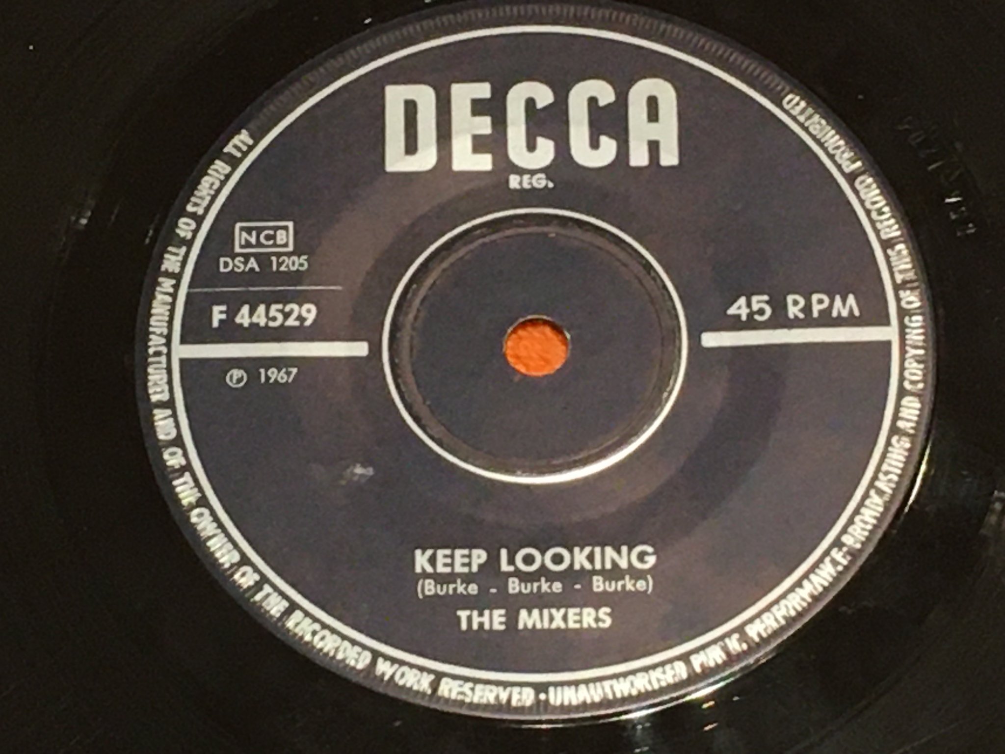 Omslagsbild för skivan THE MIXERS keep looking 7”single -67 Swe DECCA F44529 garage rock RARE