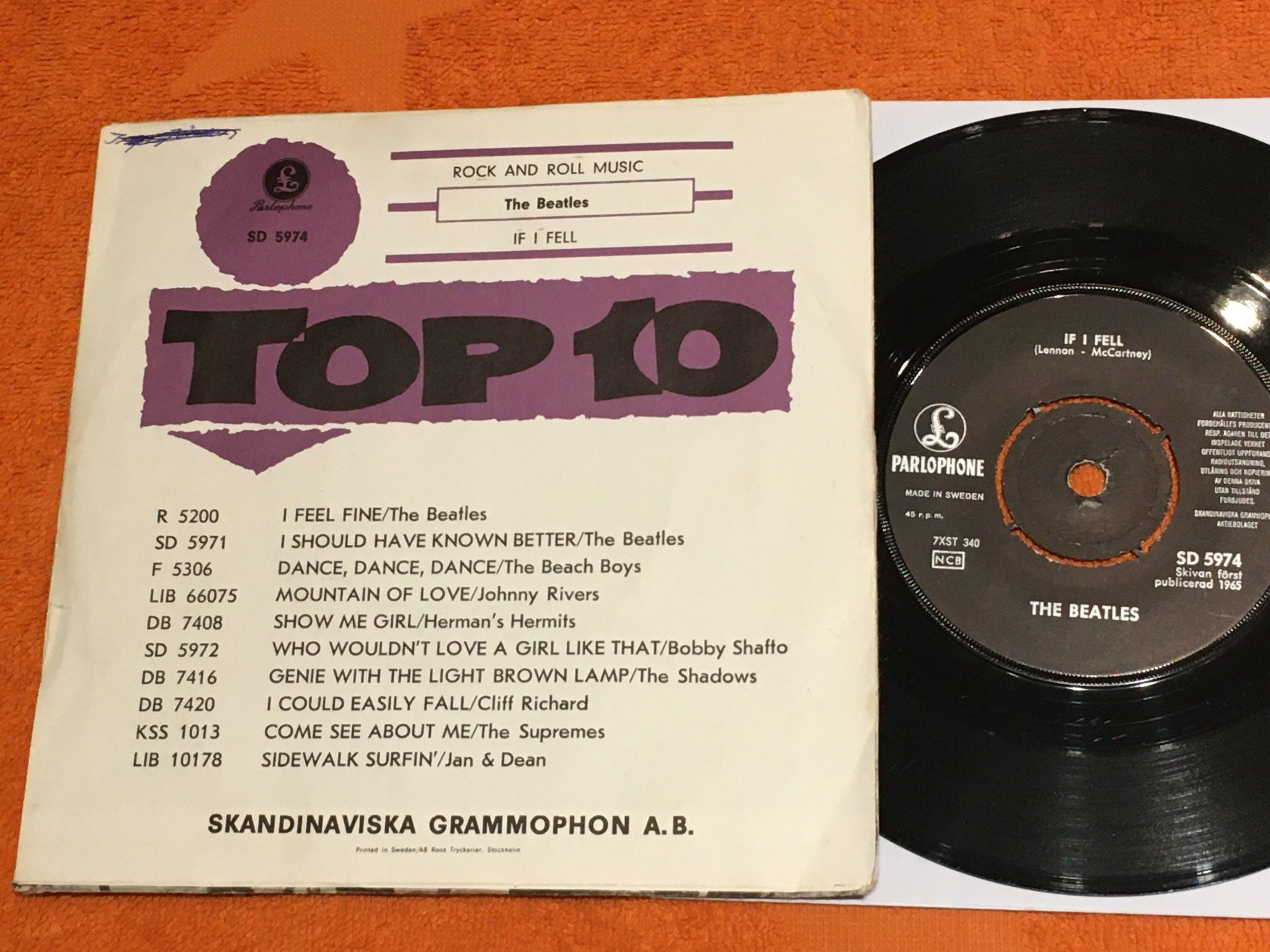 Omslagsbild för skivan THE BEATLES rock and roll music 7”single Swe PARLOPHONE SD 5974