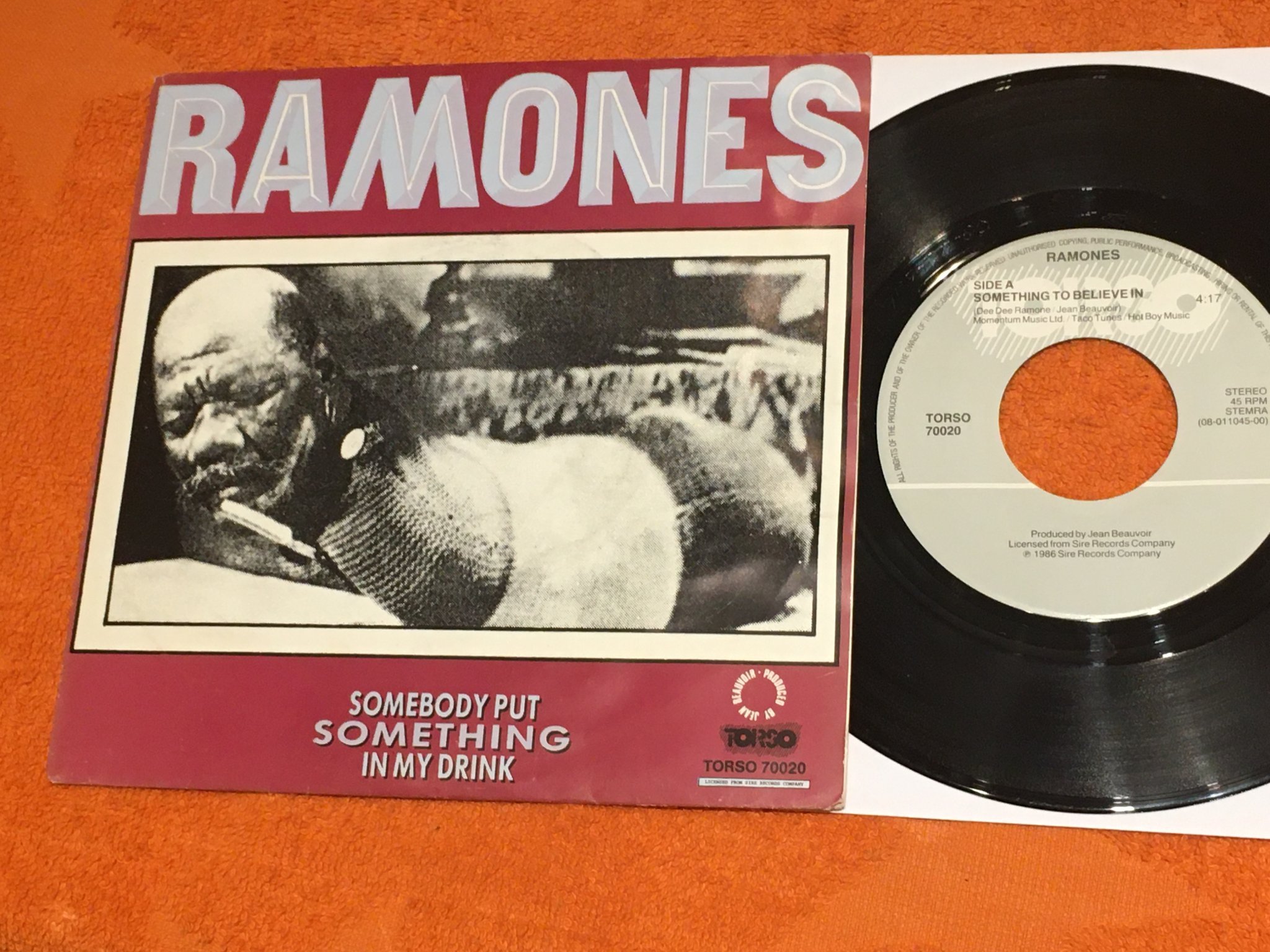 Omslagsbild för skivan RAMONES something to believe in 7” -86 TORSO 70020