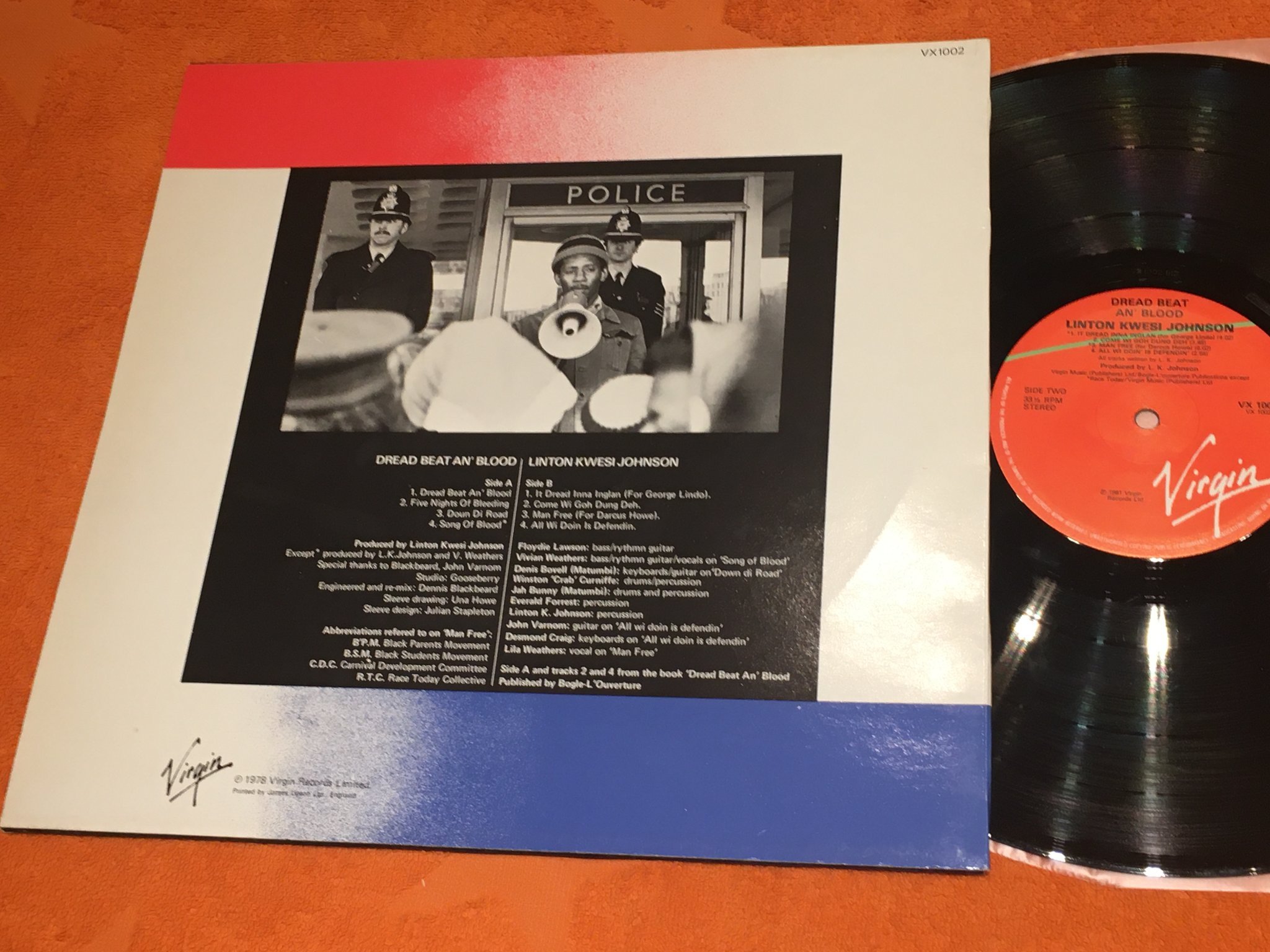 Omslagsbild för skivan LINTON KWESI JOHNSON dread beat an blood LP -81 VIRGIN 
