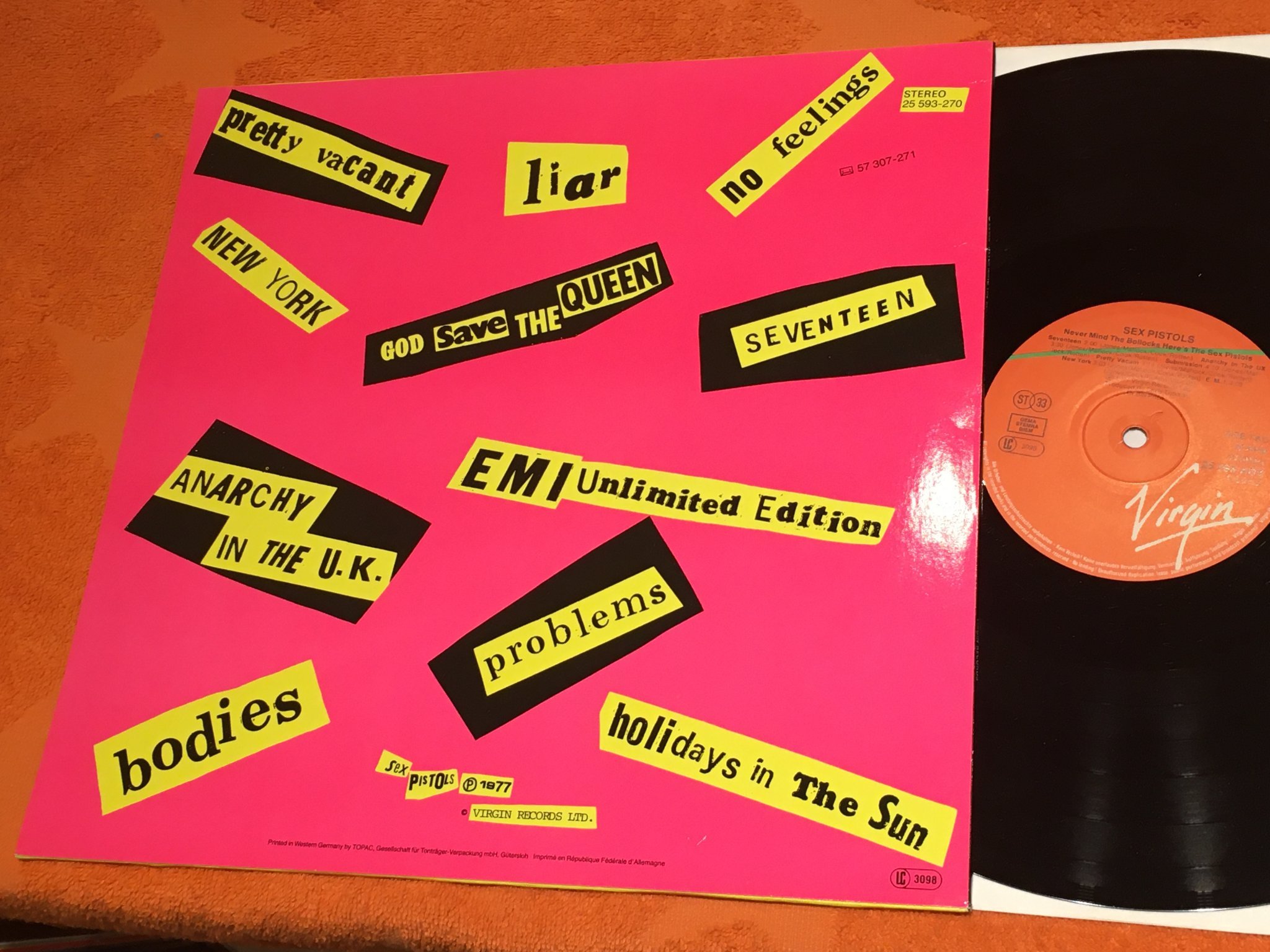 Omslagsbild för skivan SEX PISTOLS never mind the bollocks LP -VIRGIN 25593 xot