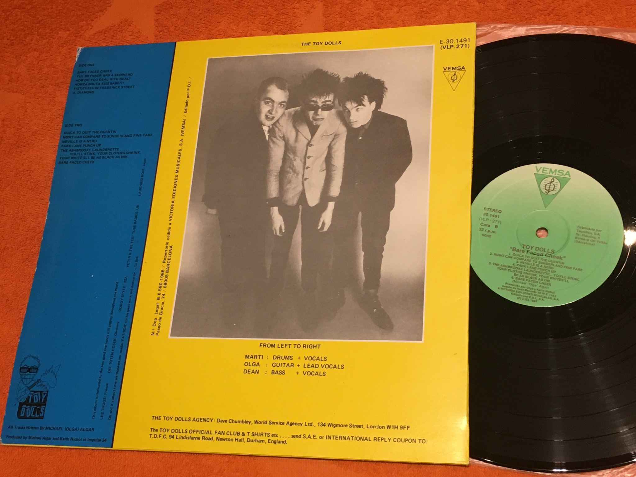 Omslagsbild för skivan TOY DOLLS bare faced cheek LP -87 VEMSA 30.1491