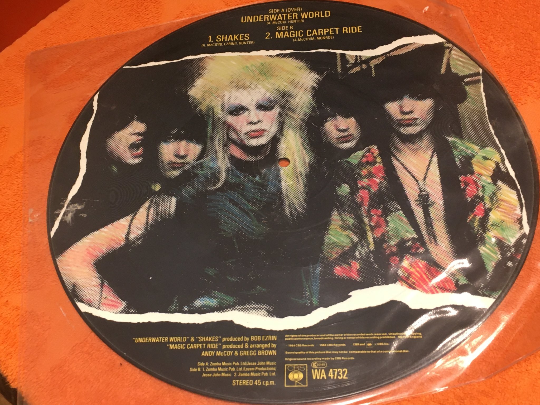 Omslagsbild för skivan HANOI ROCKS underwater world 12" -84 CBS WA 4732