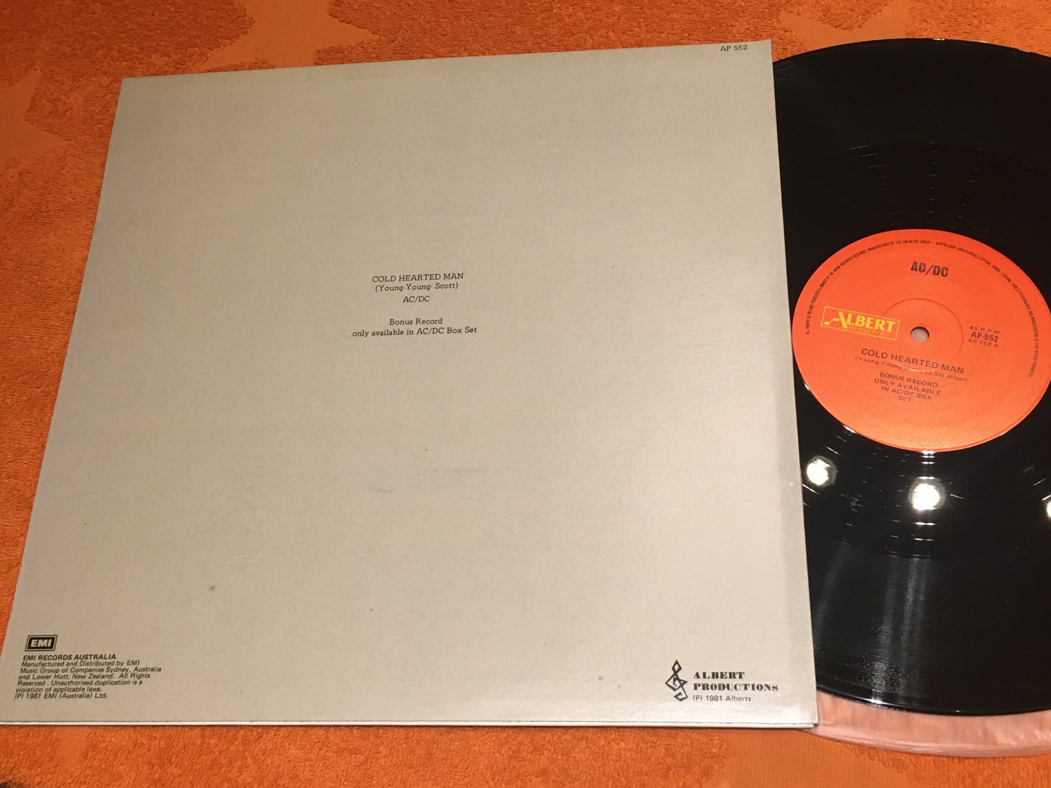 Omslagsbild för skivan AC/DC cold hearted man  12"single  AUSTRALIA ALBERT AP 552 