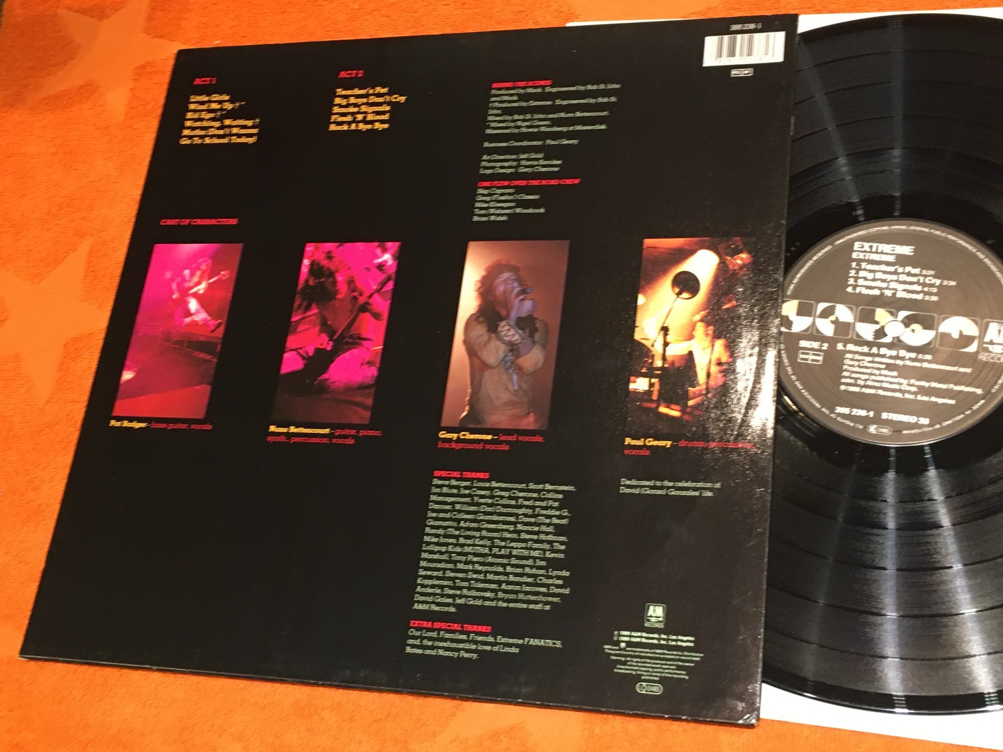 Omslagsbild för skivan EXTREME s/t LP -89 A&M 395238-1