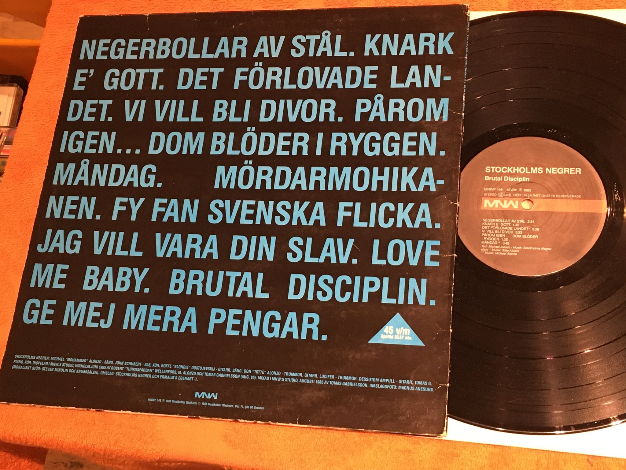 Omslagsbild för skivan STOCKHOLMS NEGRER brutal disciplin LP -85 Swe MNW MNWP 146