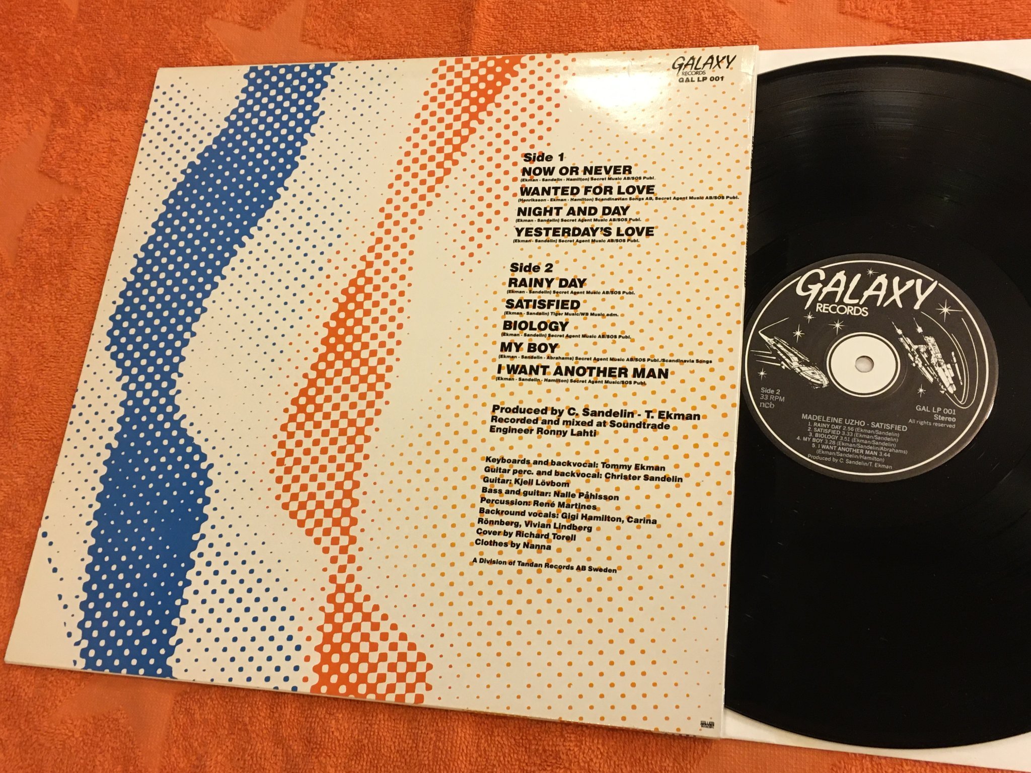 Omslagsbild för skivan MADELEINE UZHO satisfied LP GALAXY GAL LP 001 