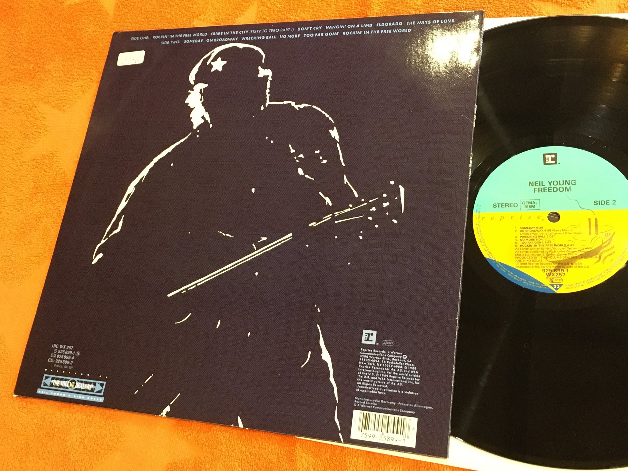 Omslagsbild för skivan NEIL YOUNG freedom LP -89 REPRISE 925 899-1