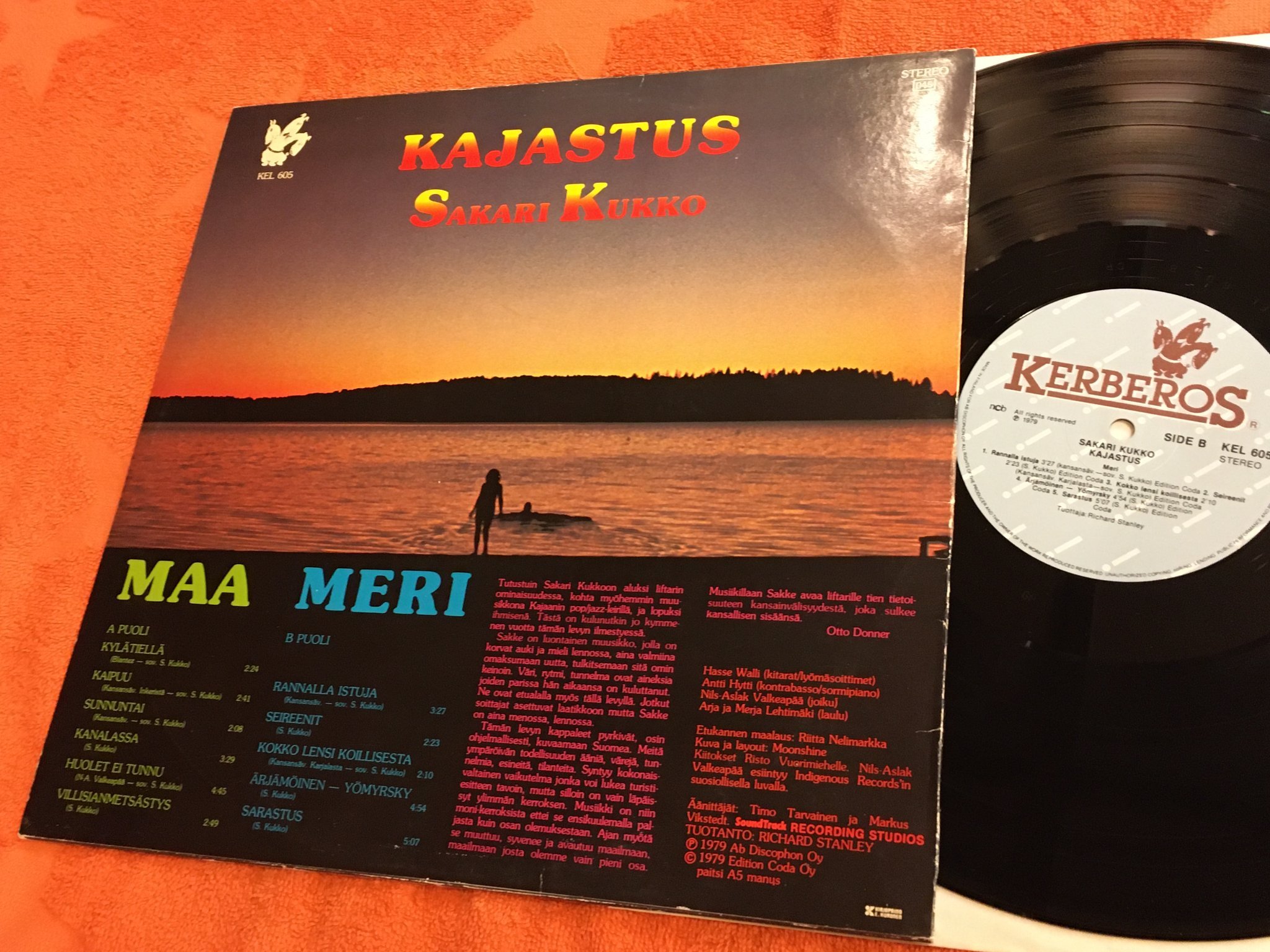 Omslagsbild för skivan SAKARI KUKKO kajastus LP -79 Finland KERBEROS KEL 605