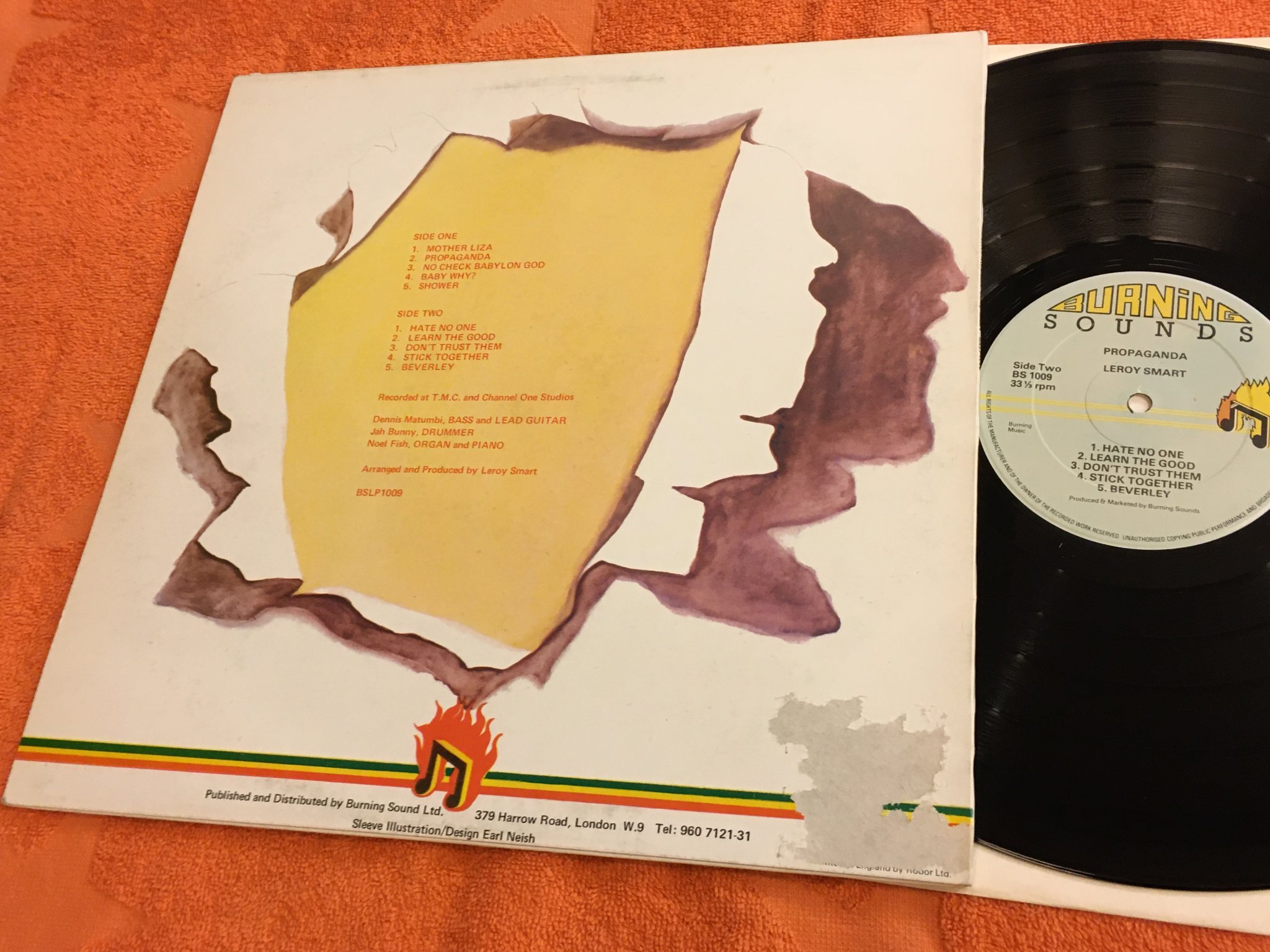 Omslagsbild för skivan LEROY SMART propaganda LP UK BURNING SOUNDS BS 1009 