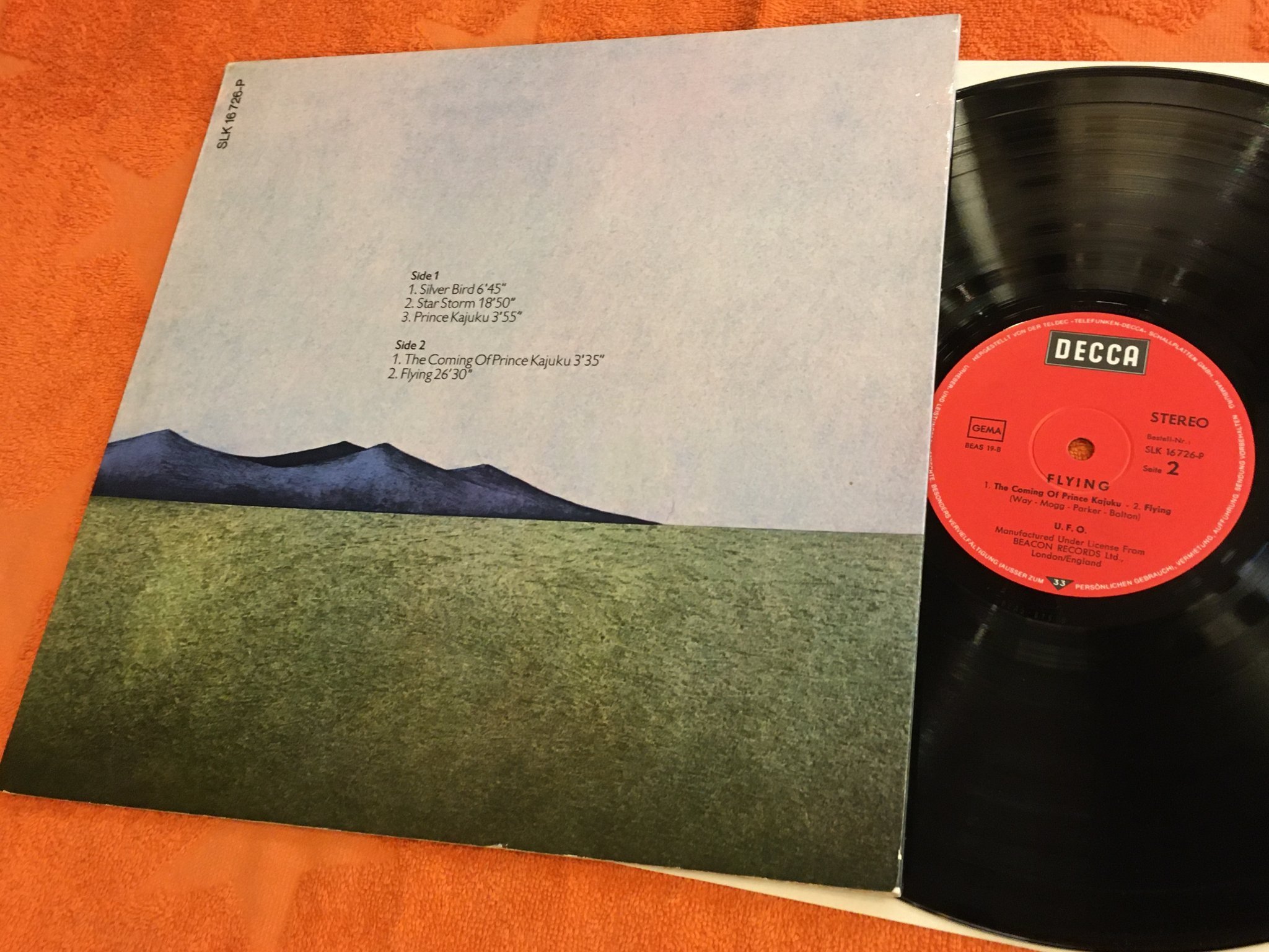 Omslagsbild för skivan UFO flying LP -71 Ger DECCA SLK 16726 