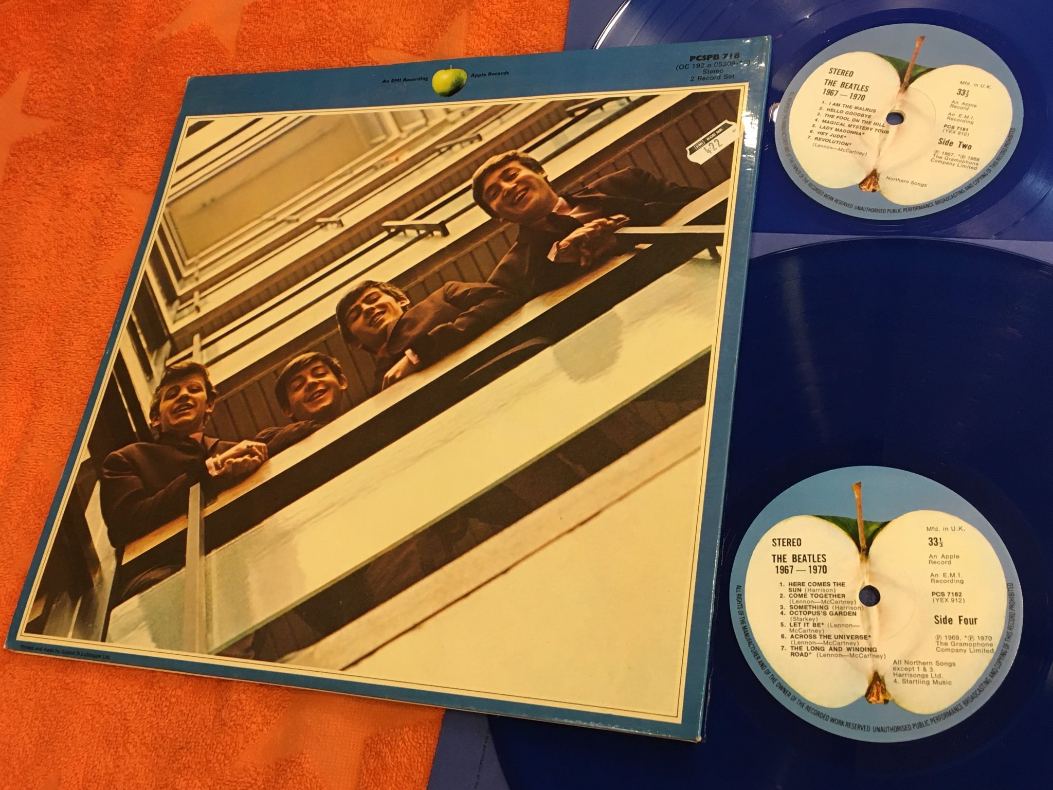 Omslagsbild för skivan THE BEATLES 1967-1970 2xLP -78 UK APPLE pcspb 718 BLUE VINYL