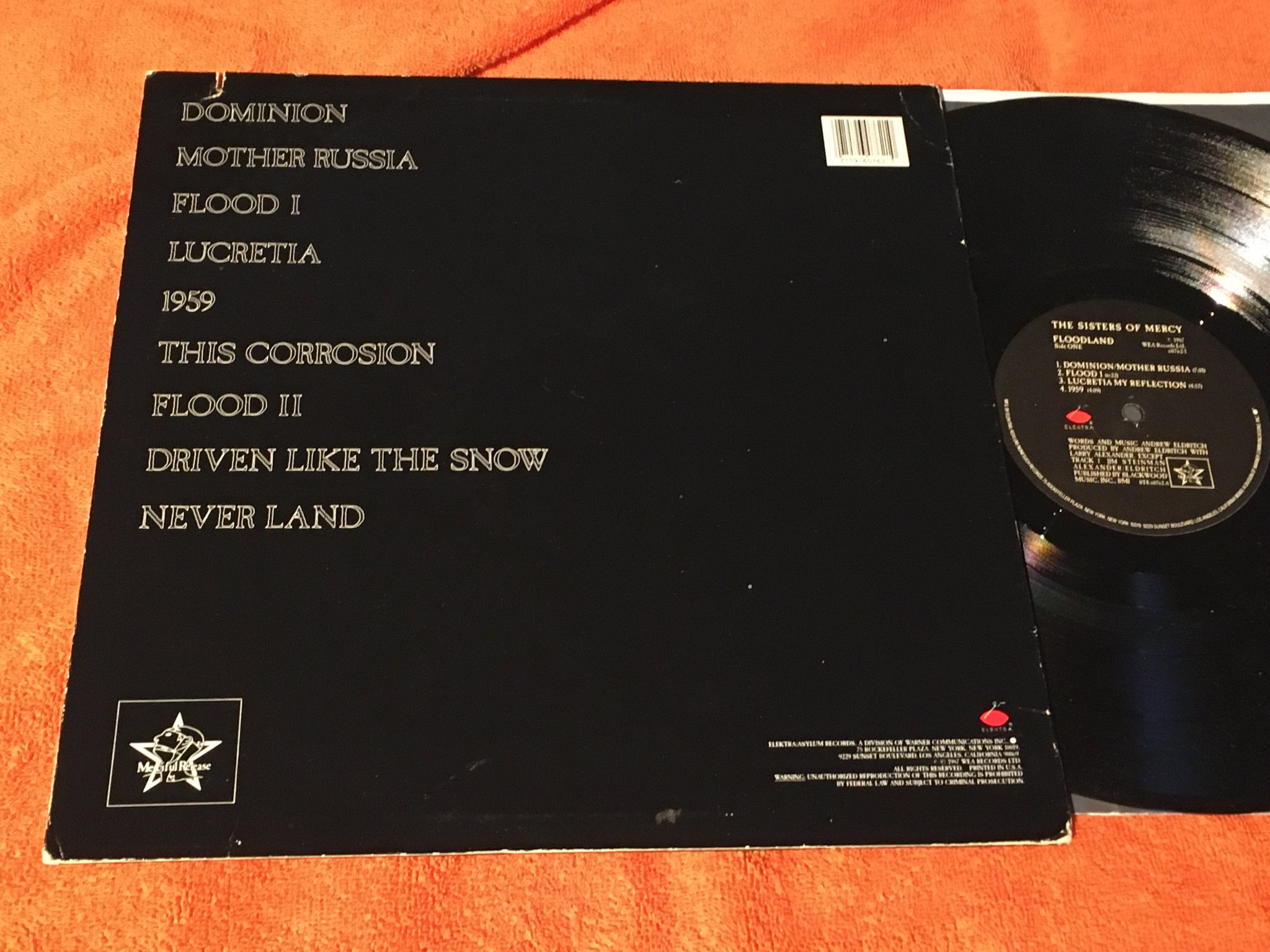 Omslagsbild för skivan THE SISTERS OF MERCY floodland LP -87 US ELEKTRA 607621